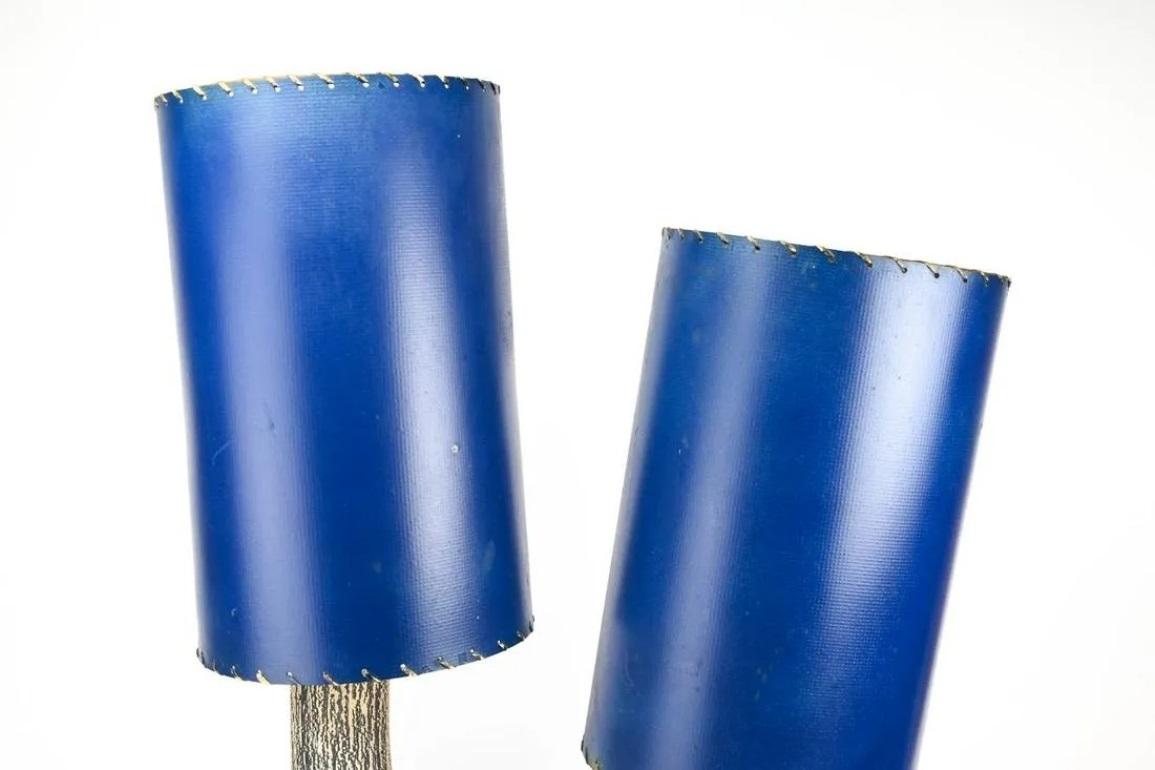 Mid Century organische Faux-bois Keramik Tischlampe von American Kelby Studio , alle original, mit originalen Schirmen

Guter Gesamtzustand - altersentsprechende Abnutzung -  
Schirme zeigen einige Verschleiß, aber gut präsentieren, siehe alle