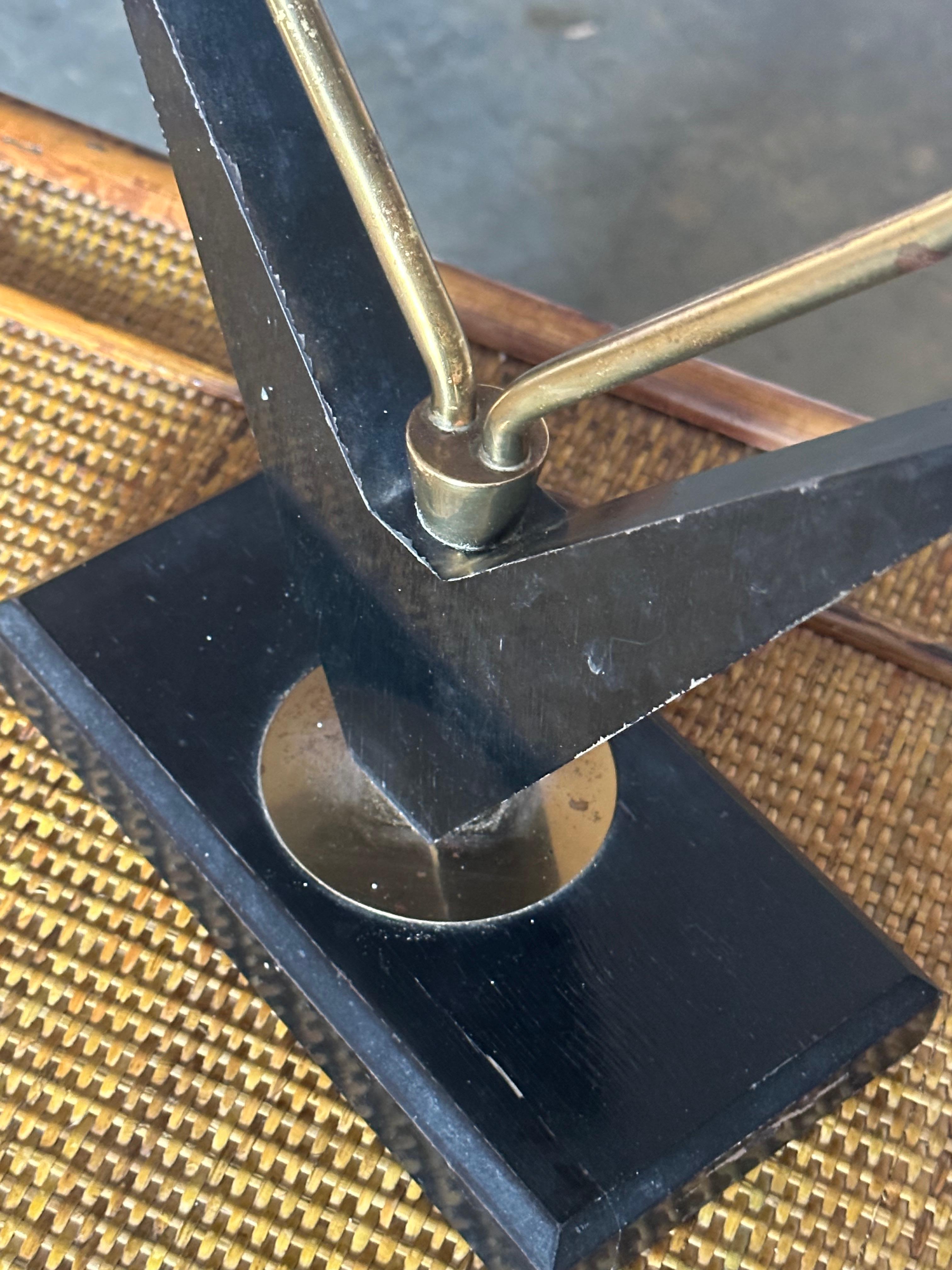 Amerikanische modernistische Designerin Boomerang-Tischlampe im Zustand „Gut“ im Angebot in St.Petersburg, FL