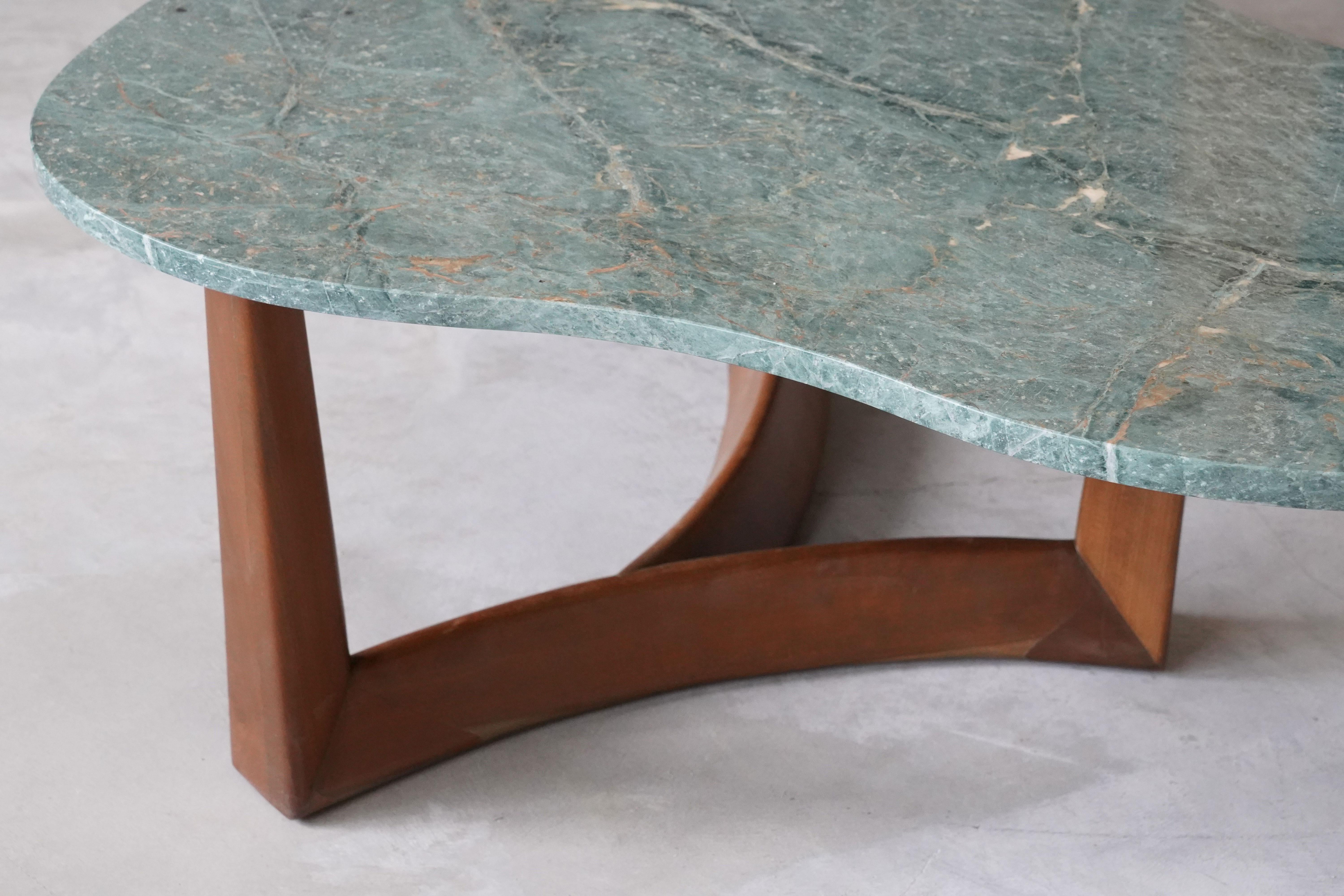 American Modernist Designer, Coffee Table, Green Marble, Walnut, 1950s, America In Good Condition In High Point, NC