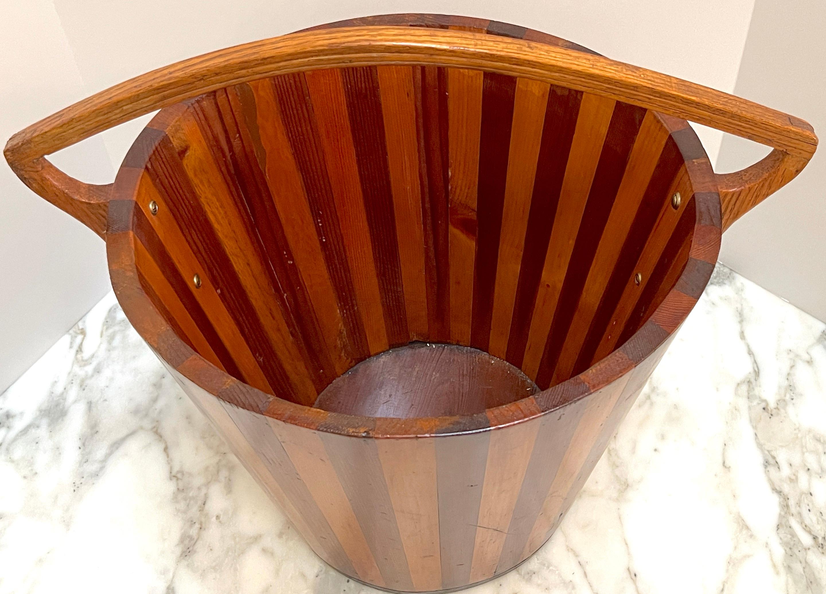 American Modernist Geometric  Inlaid Two-Tone Wood Lidded Bucket /Vessel, 1950s For Sale 3