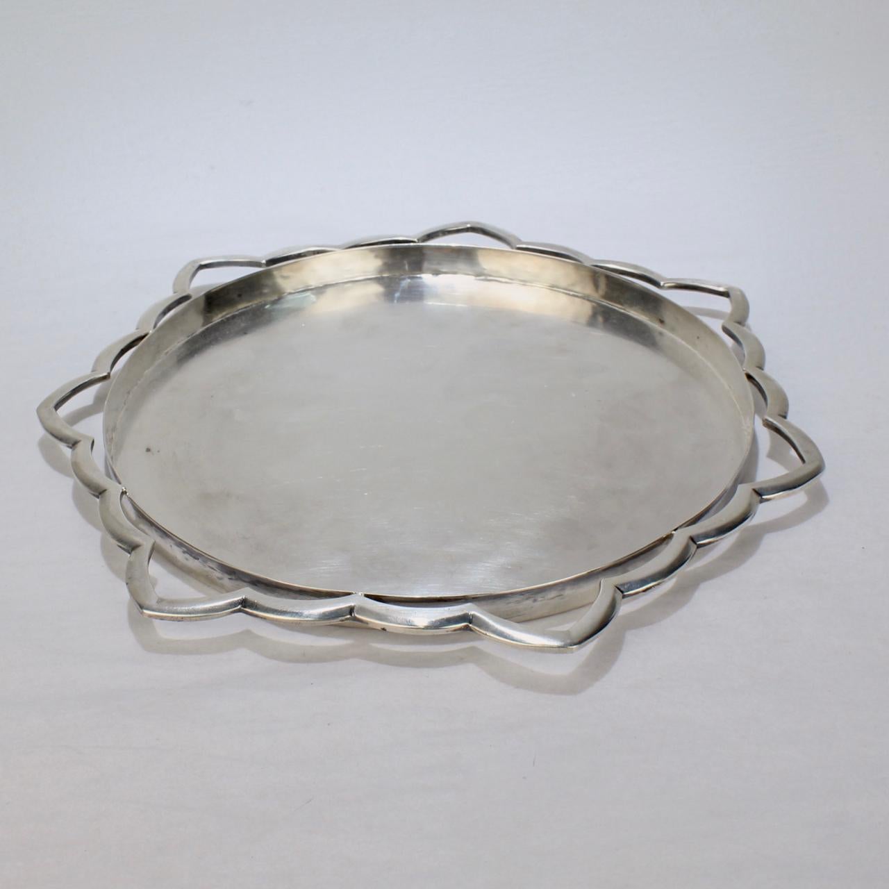 American Modernist Handwrought Sterling Silver Tray by Henry Petzal, 1970s In Good Condition In Philadelphia, PA