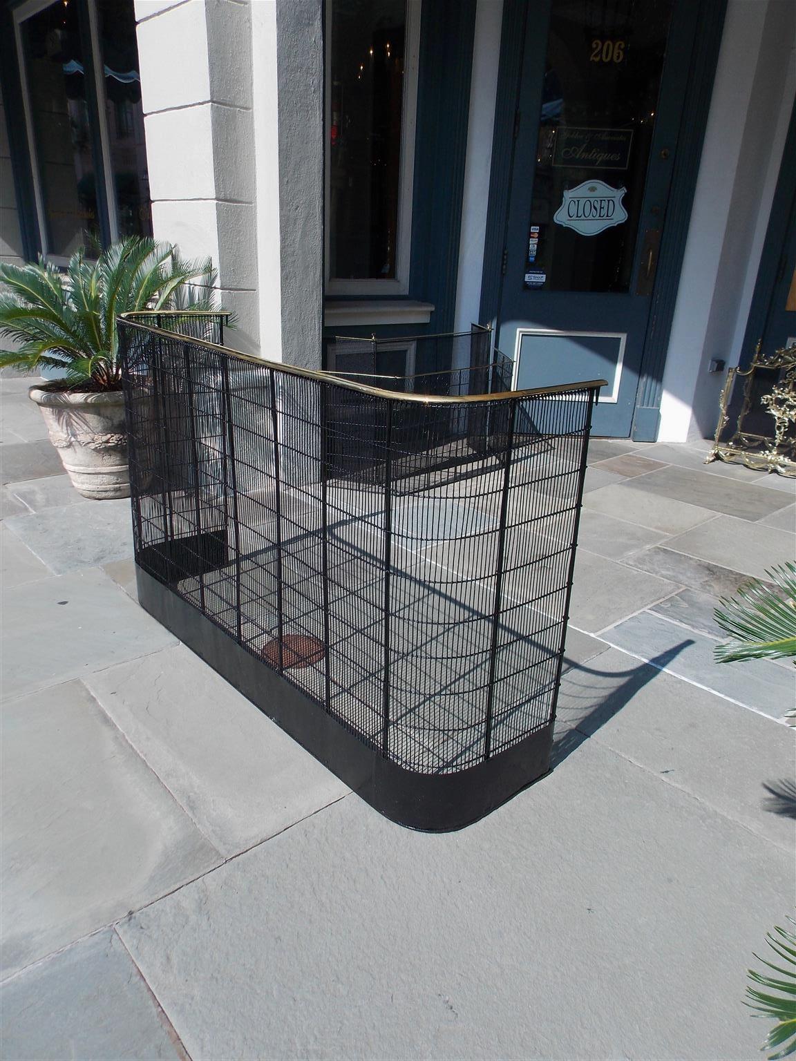 American Monumental Brass Rail and Wire Work Fireplace Screen with Hooks C. 1810 In Excellent Condition In Charleston, SC