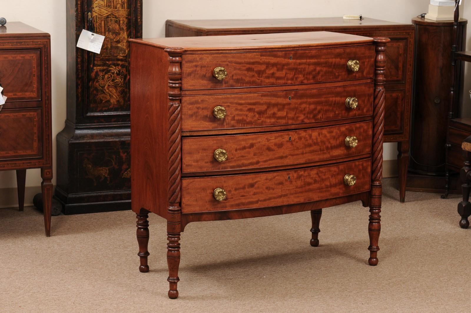 American Moses Mellen Boston Federal Bowfront Chest with 4 Drawers  In Good Condition For Sale In Atlanta, GA