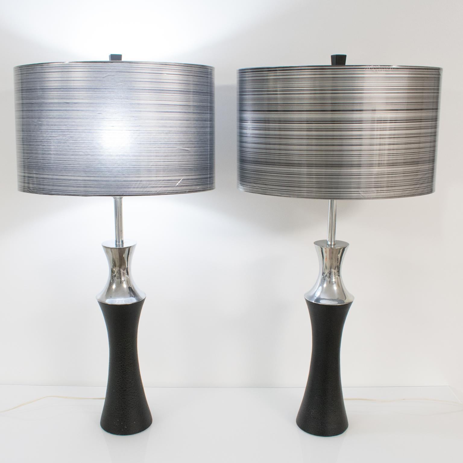 American Mutual Sunset Modernist Aluminum Pair of Table Lamps In Good Condition For Sale In Atlanta, GA