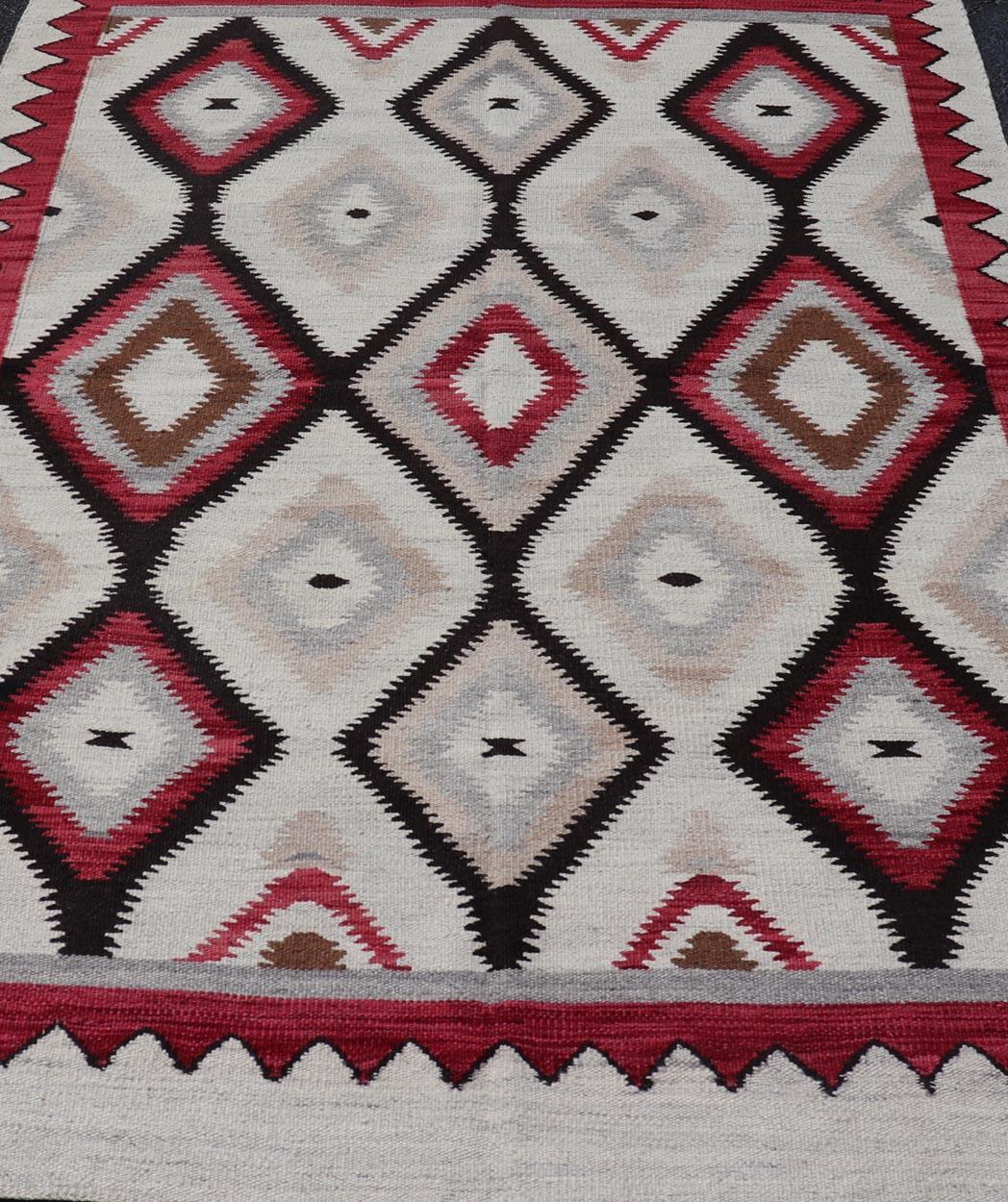 Alfombra Americana de Diseño Navajo con Diseño Tribal Entramado en Rojo, Negro y Gris en venta 3