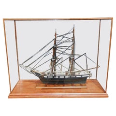 Amerikanisches amerikanisches nautisches zweigefasstes Klipperschiff- Brig-Modell unter Glas, US Perry 20. Jahrhundert