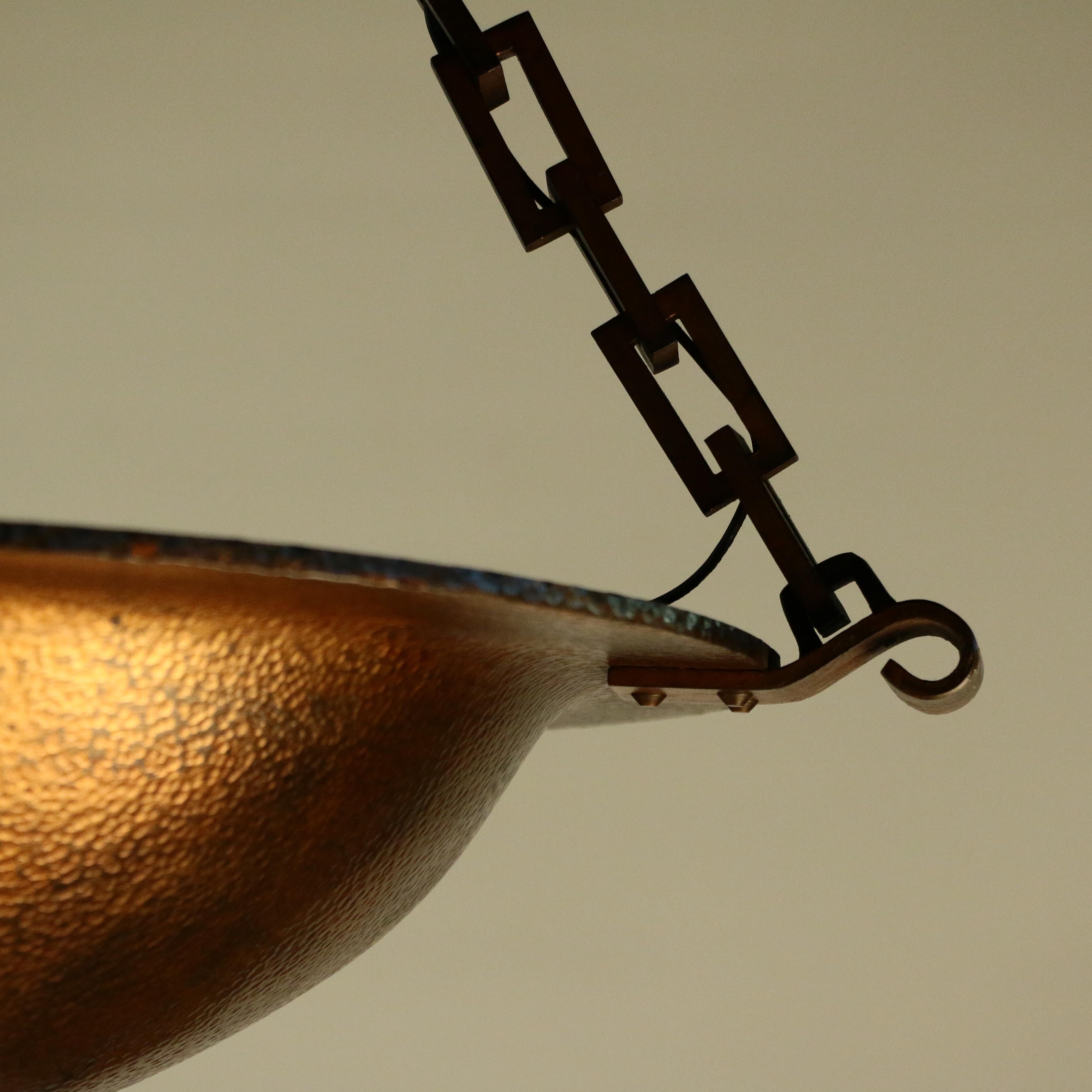 Néoclassique Américain  Plafonnier néo-classique en bronze à motif de martel hémisphérique en vente