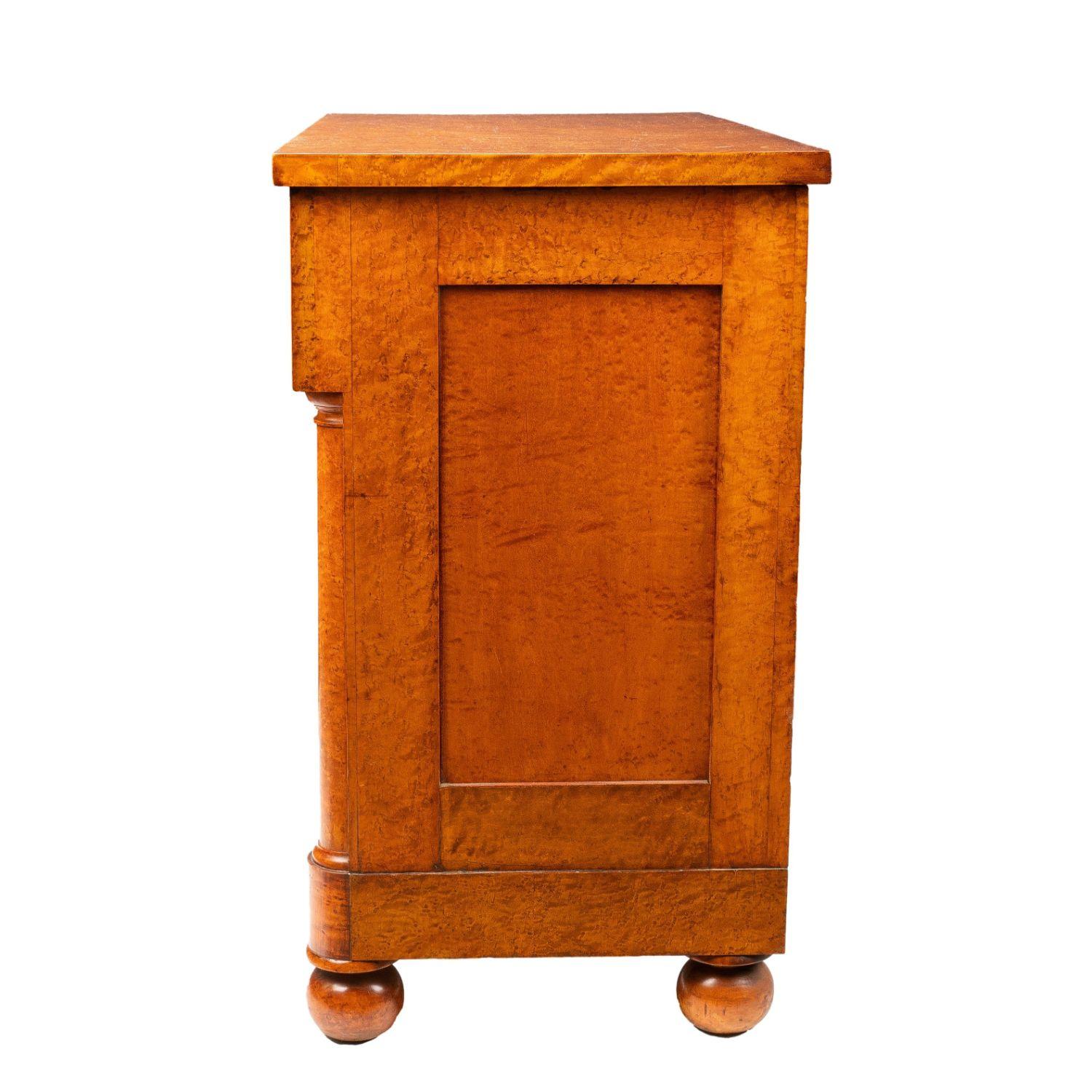 19th Century American Neoclassic Bird's Eye Maple Four Drawer Chest, 1820 For Sale