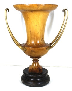 Urne americane Art Carved in legno e frutta intagliata Attr. a Robsjohn-Gibbings