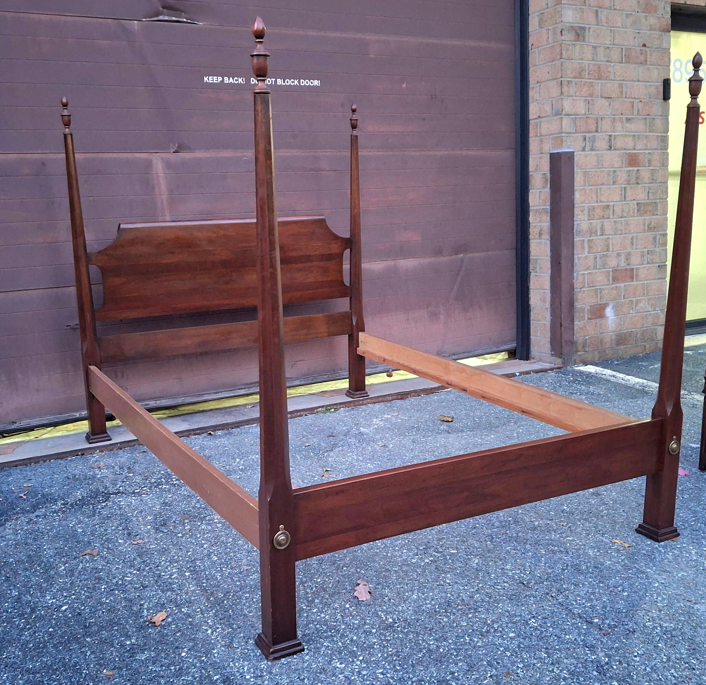 American Neoclassical Massivholz Kirsche Semi-Poster Full Size Bettgestell im Angebot 3