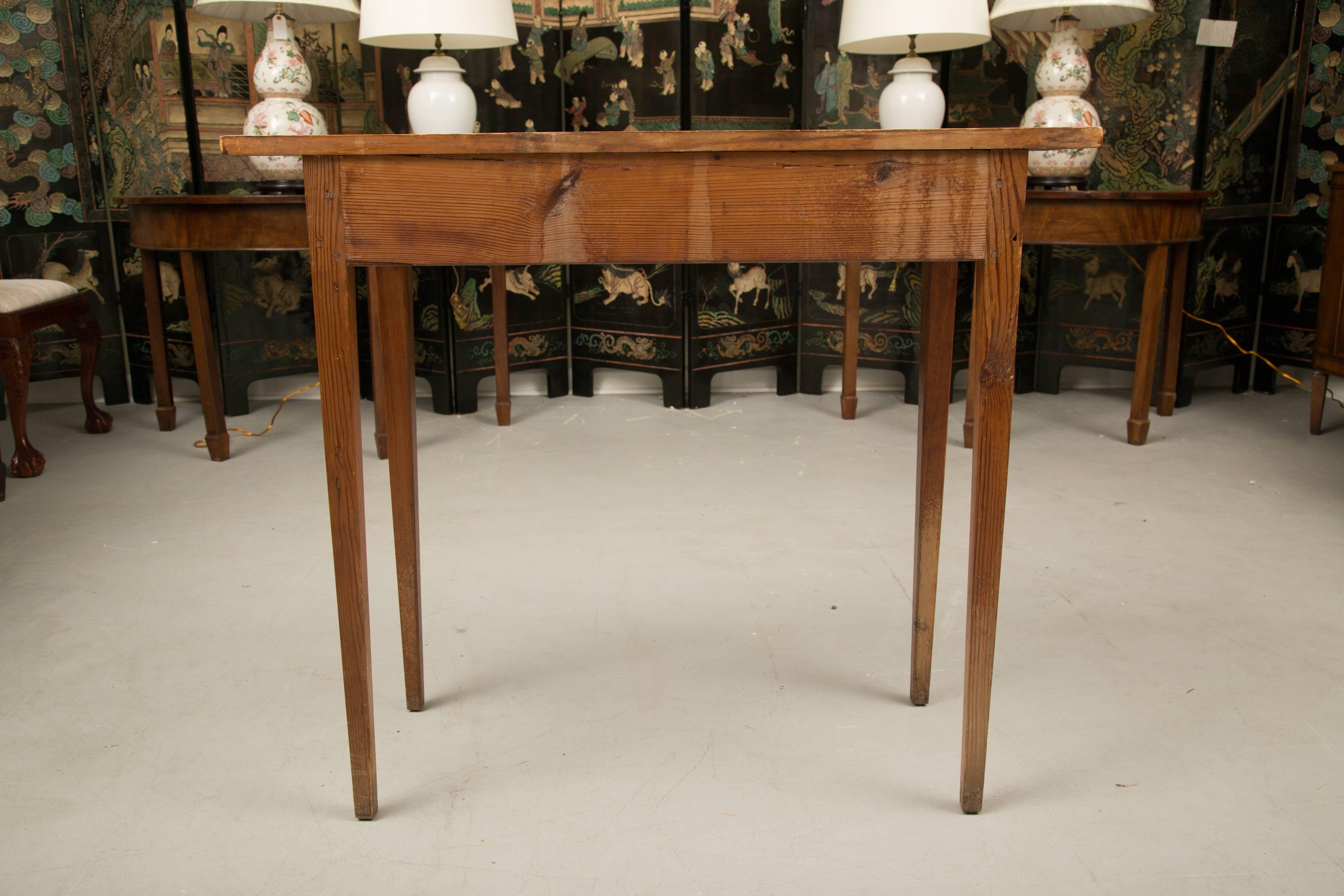 American New England Console Table In Good Condition In WEST PALM BEACH, FL