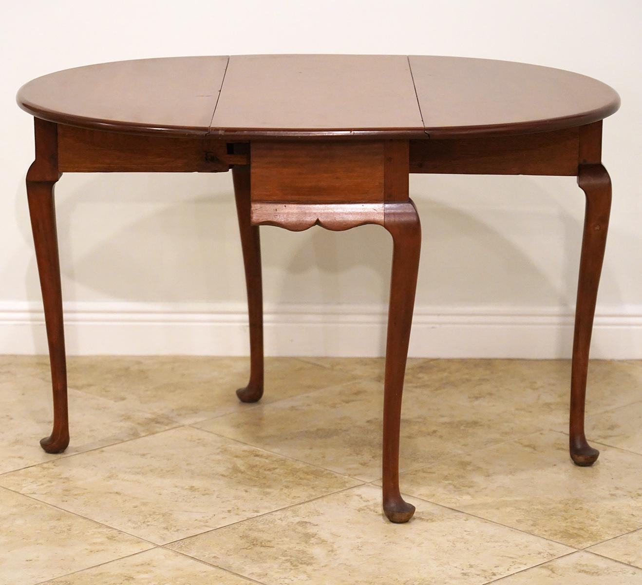 18th Century American New England Queen Anne Style Cherry Drop Leaf Table, circa 1780