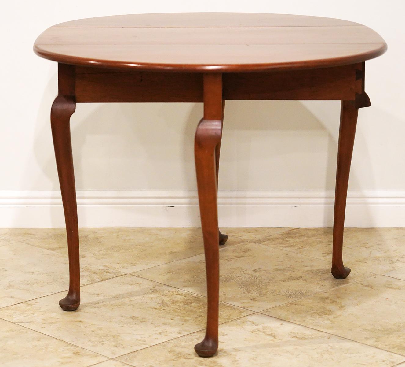 American New England Queen Anne Style Cherry Drop Leaf Table, circa 1780 1