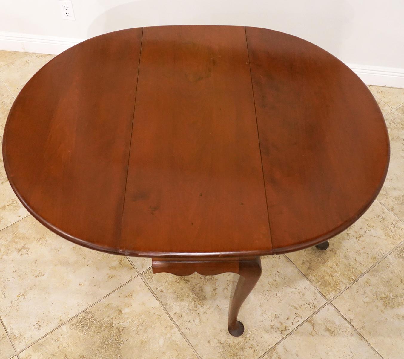 American New England Queen Anne Style Cherry Drop Leaf Table, circa 1780 2