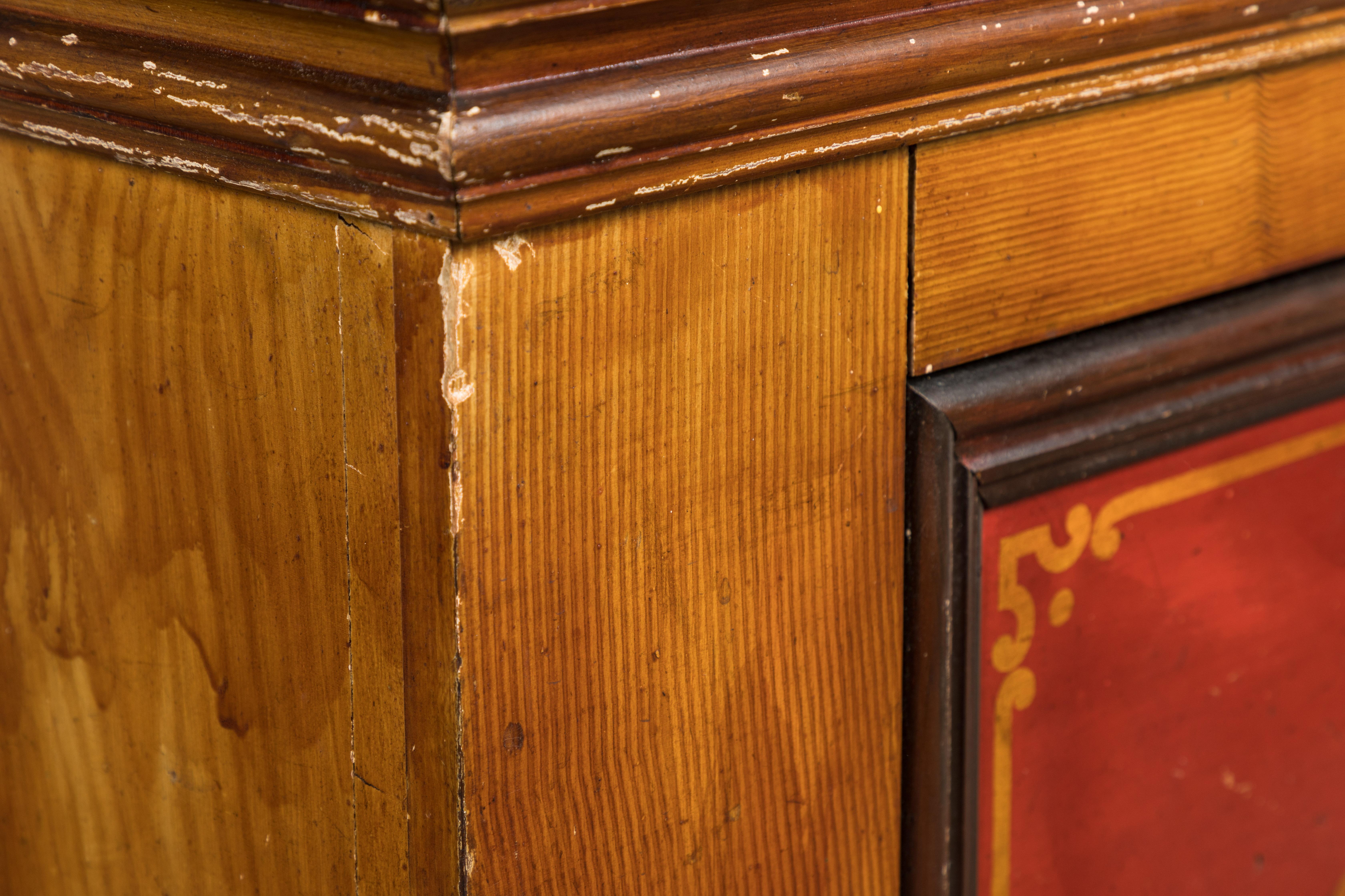 XIXe siècle Verre artisanal à comptoir en bois rouge peint en grain de l'art populaire américain Odd Fellows Lodge en vente