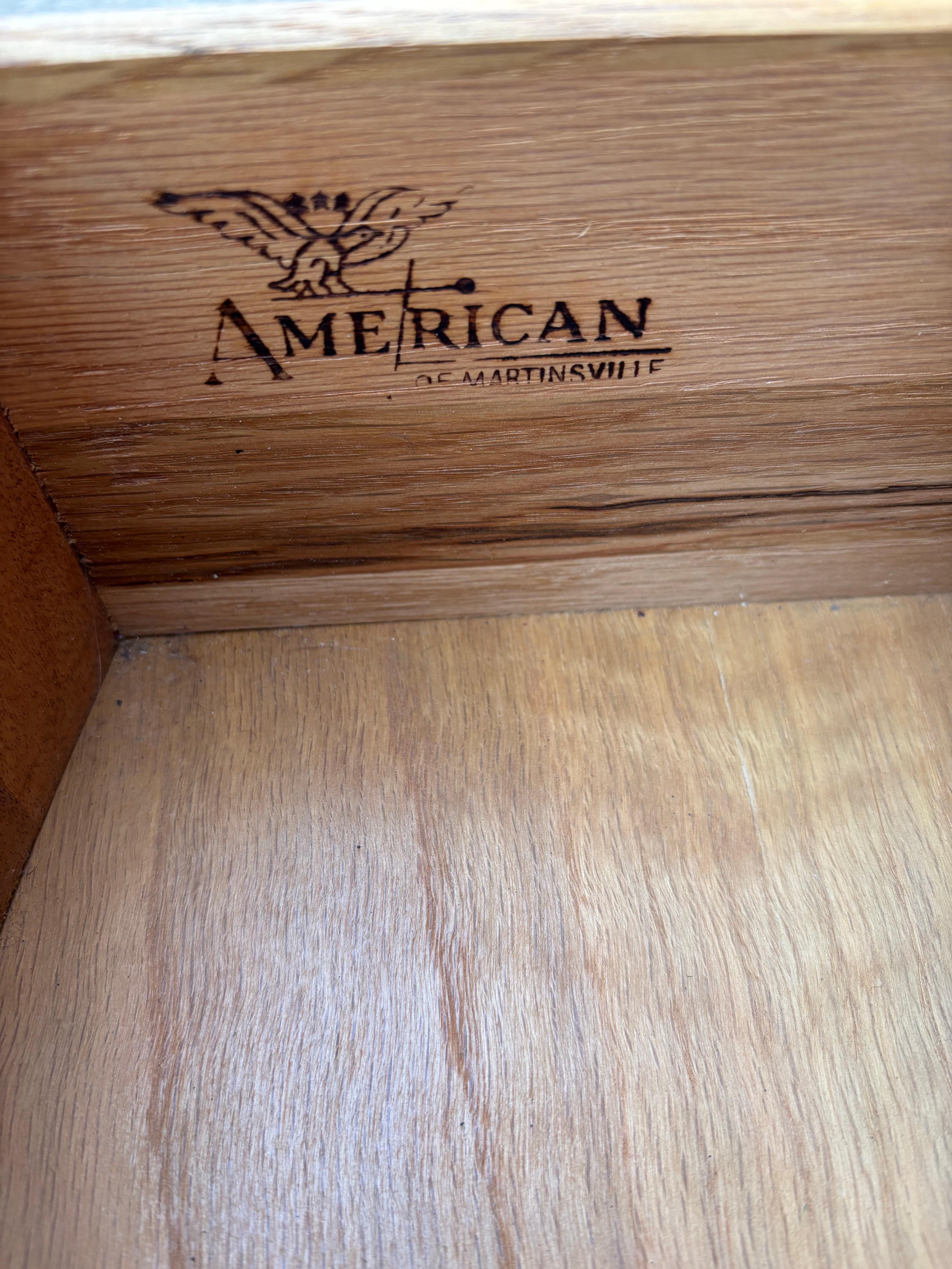 Cómoda de 8 cajones American of Martinsville Madera en venta