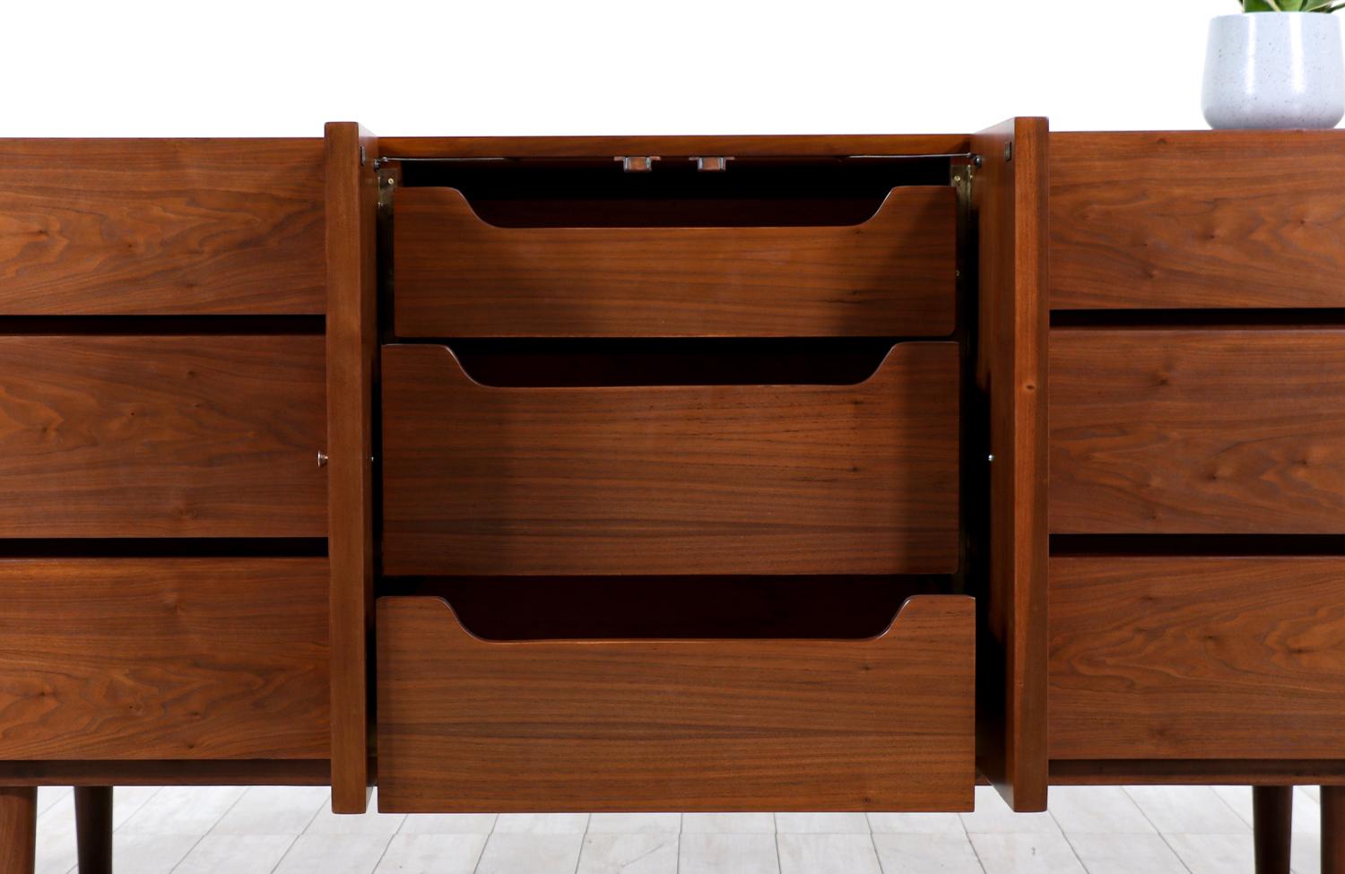 Wood Expertly Restored - American of Martinsville 9-Drawers Walnut Dresser For Sale