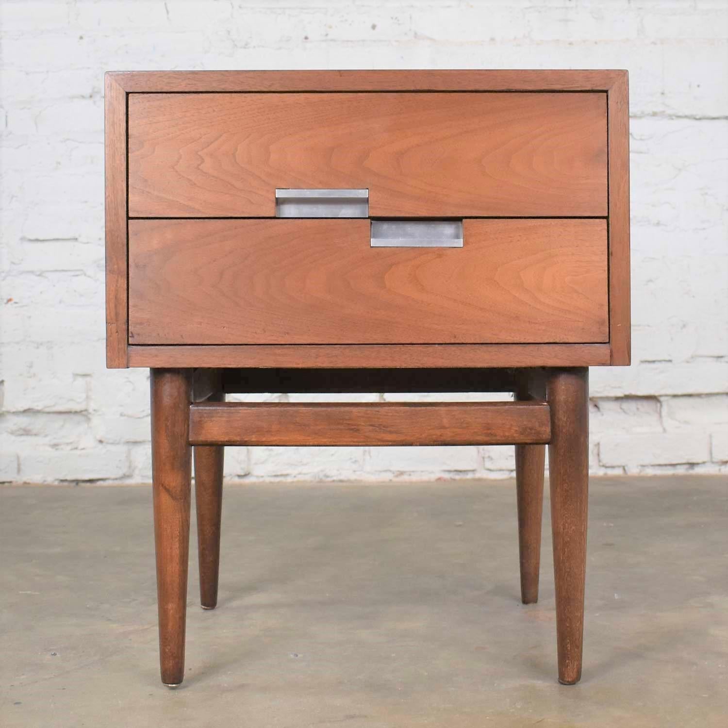 Handsome nightstand or end table from American of Martinsville and Merton Gershun’s Accord line of furniture with their signature X’s and asymmetric handles. It is in wonderful restored condition with no outstanding flaws. It does have normal signs