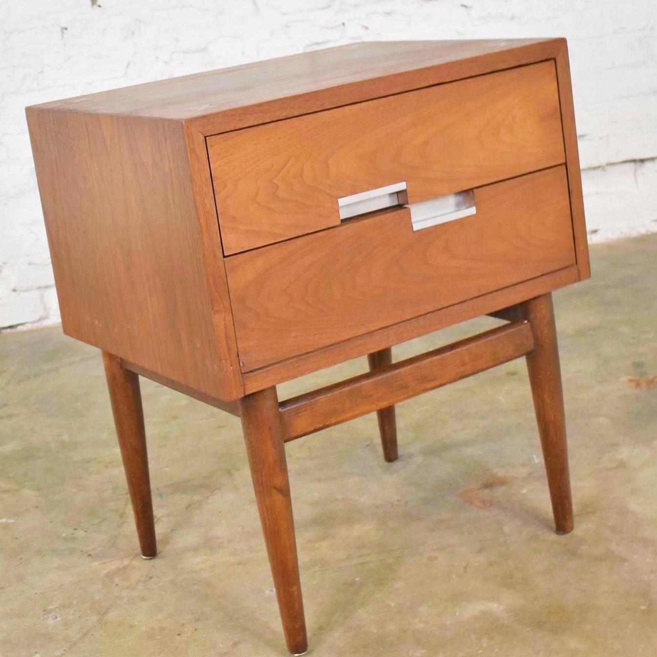 20th Century American of Martinsville Accord Walnut Nightstand or End Table with X’s For Sale