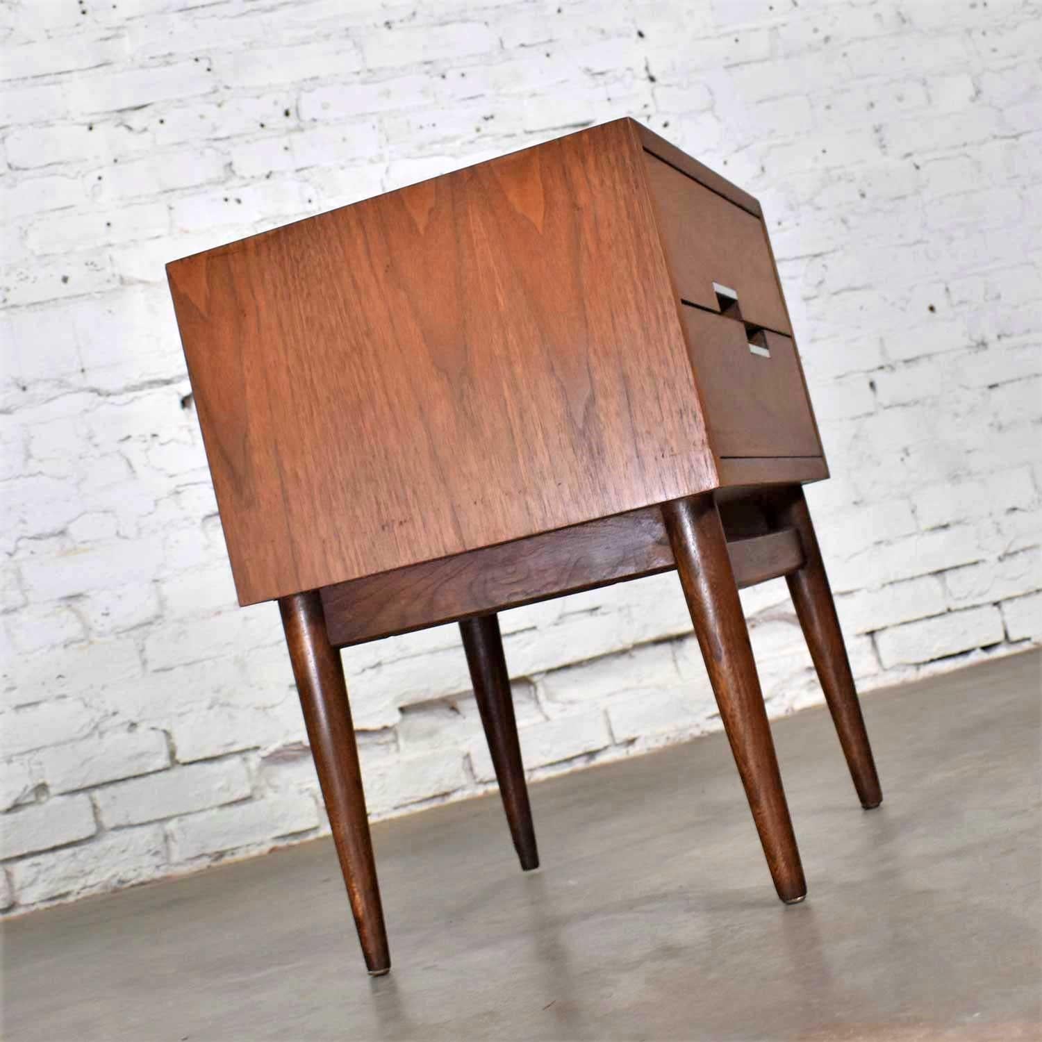 American of Martinsville Accord Walnut Nightstand or End Table with X’s For Sale 2