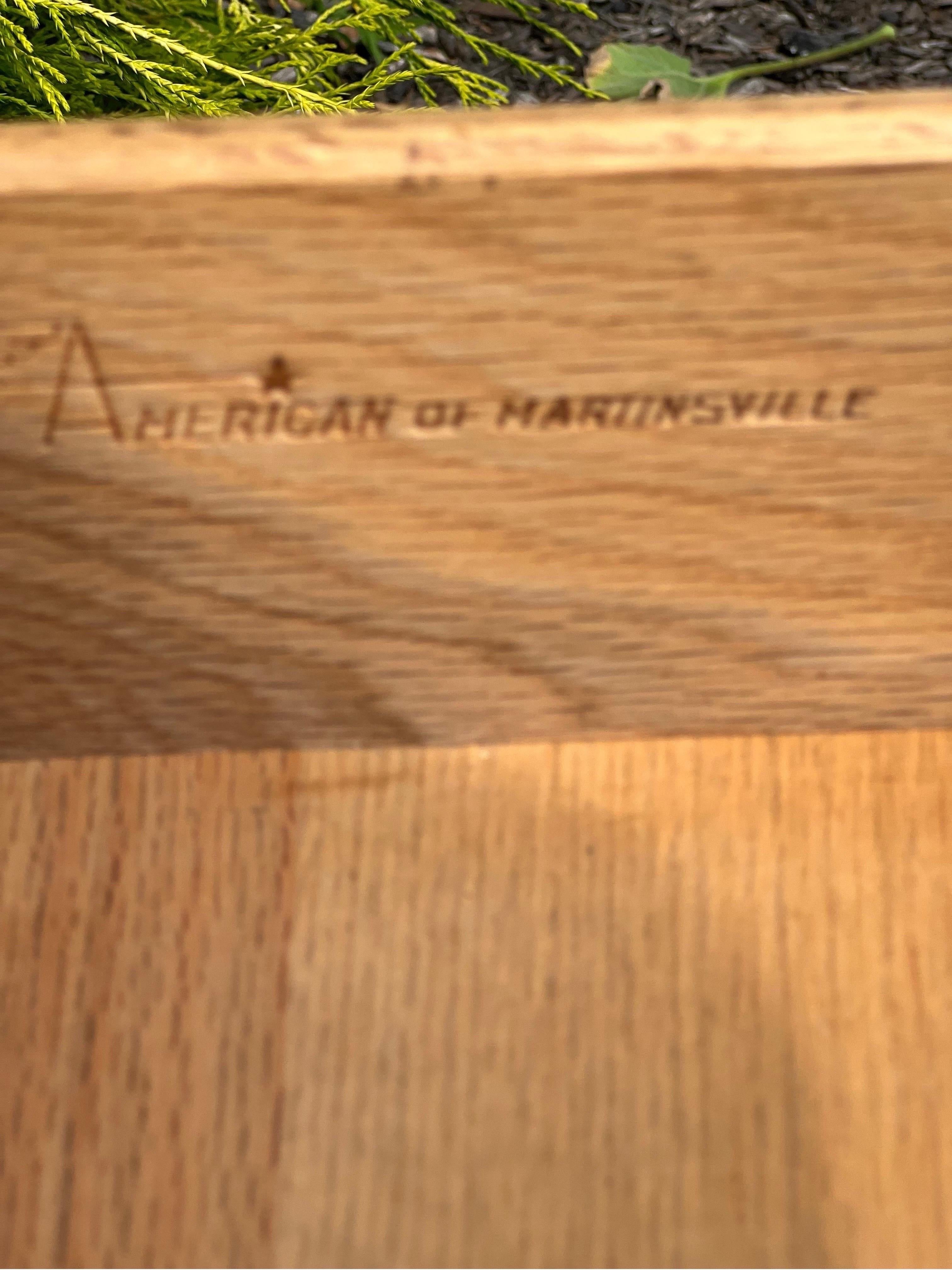 Asiatisch inspirierter großer quadratischer Beistelltisch oder Nachttisch, American of Martinsville im Zustand „Gut“ im Angebot in Doylestown, PA