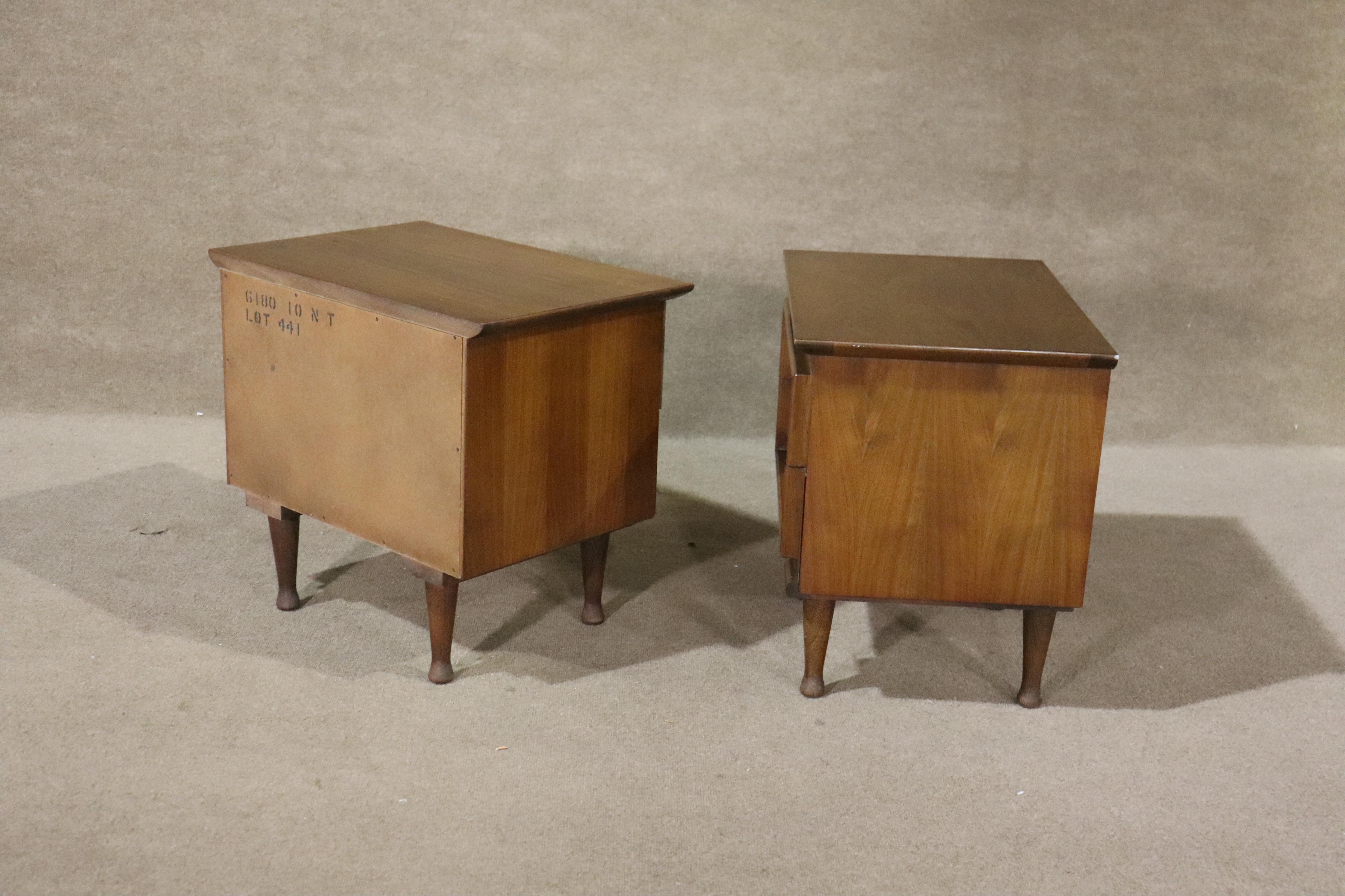 Mid-Century Modern American of Martinsville Bedside Tables For Sale