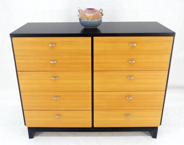 American of Martinsville Black and Blond 10 Drawers Dresser on Bracket Feet  MINT! For Sale at 1stDibs