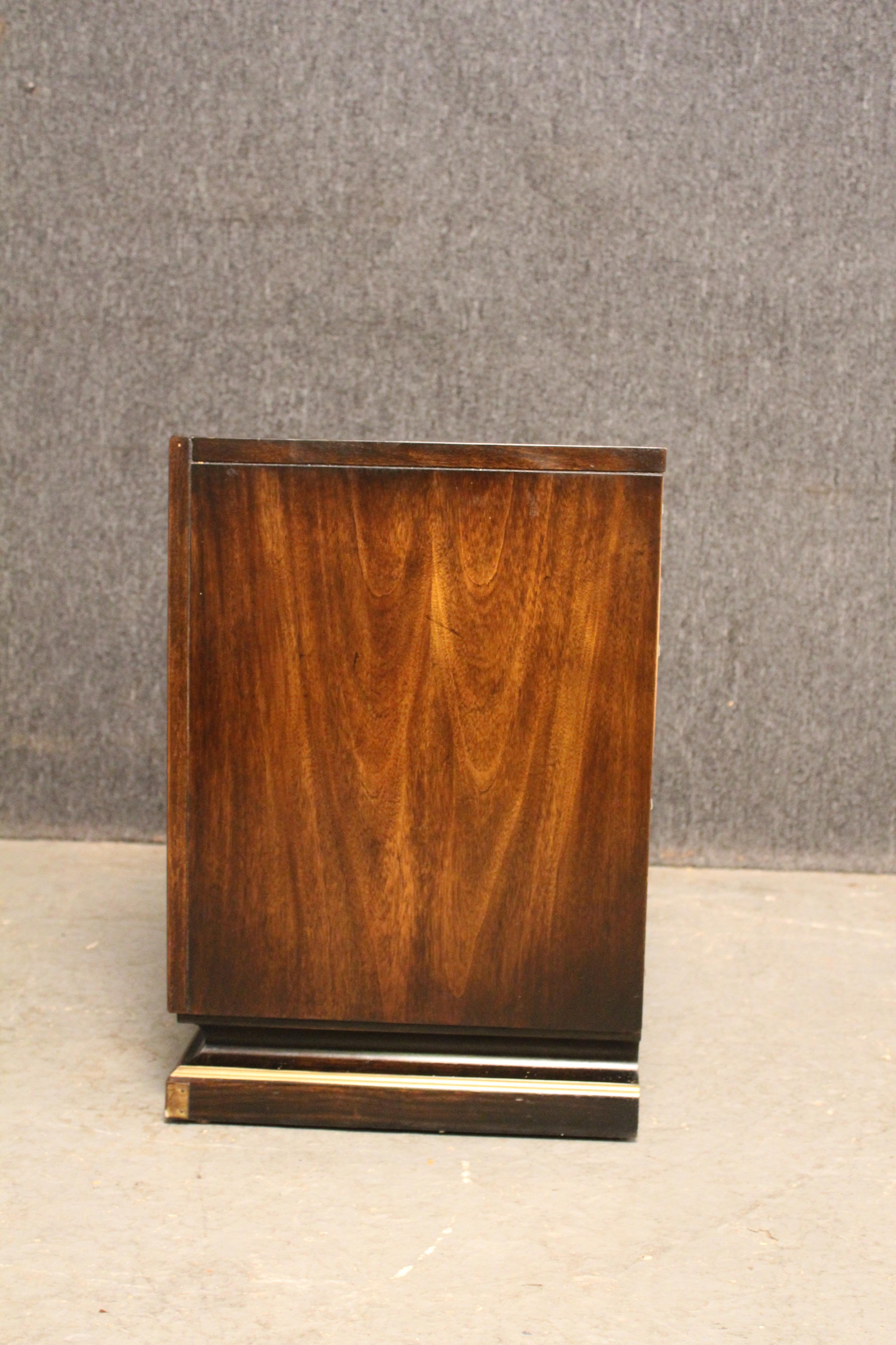 American of Martinsville Black Walnut Campaign Nightstand In Good Condition For Sale In Brooklyn, NY