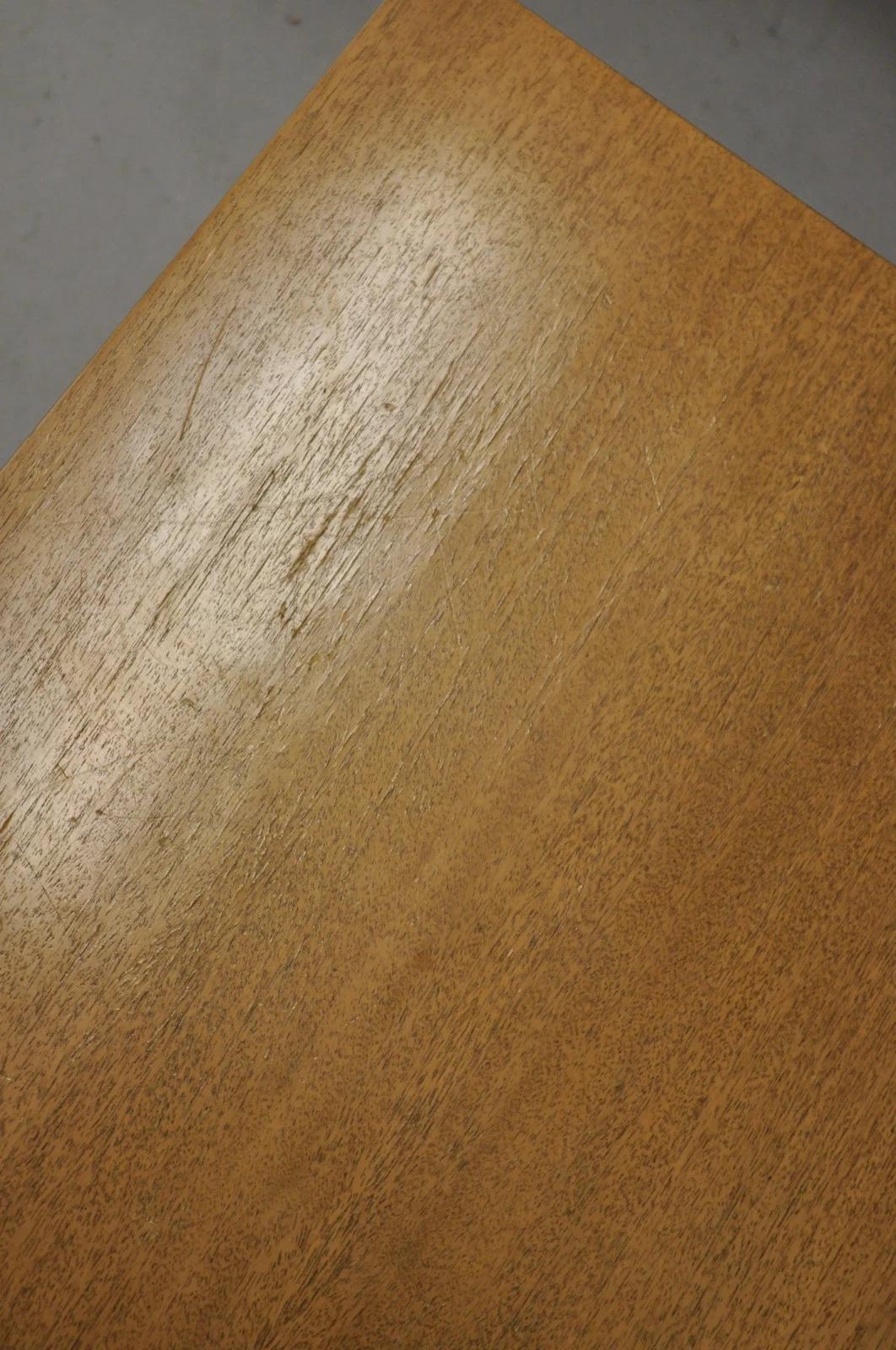American of Martinsville Table d'appoint Up&Up en acajou blond moderne du milieu du siècle en vente 4