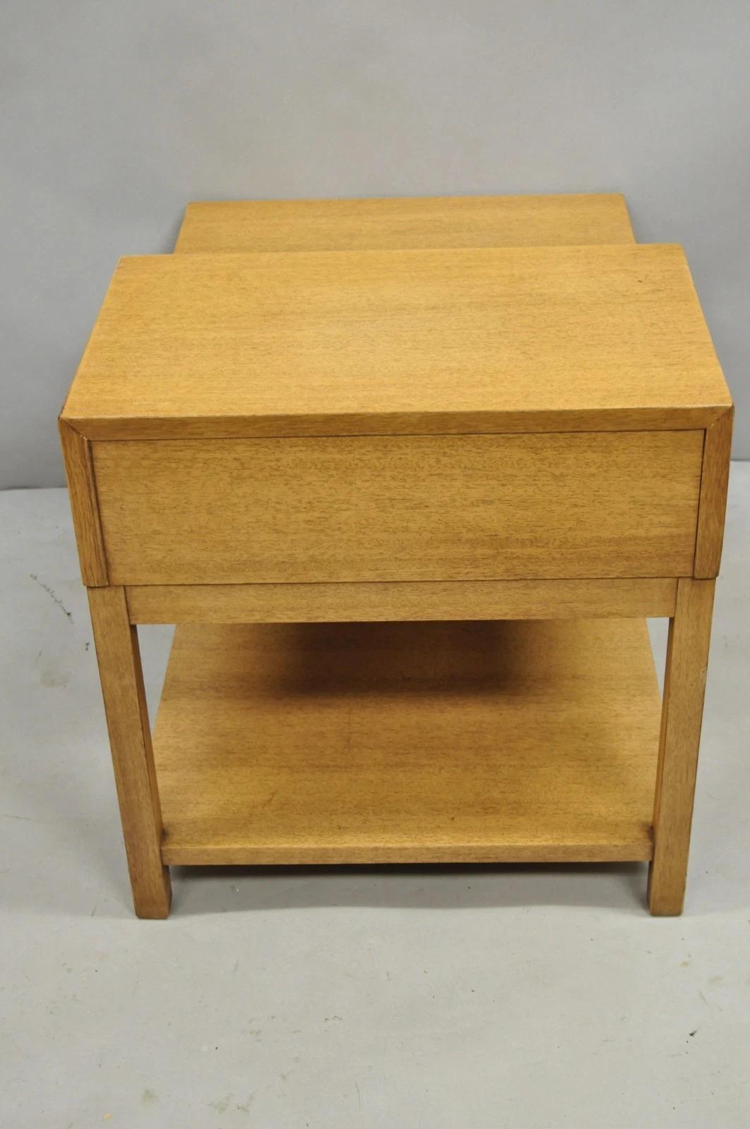 American of Martinsville Table d'appoint Up&Up en acajou blond moderne du milieu du siècle en vente 5