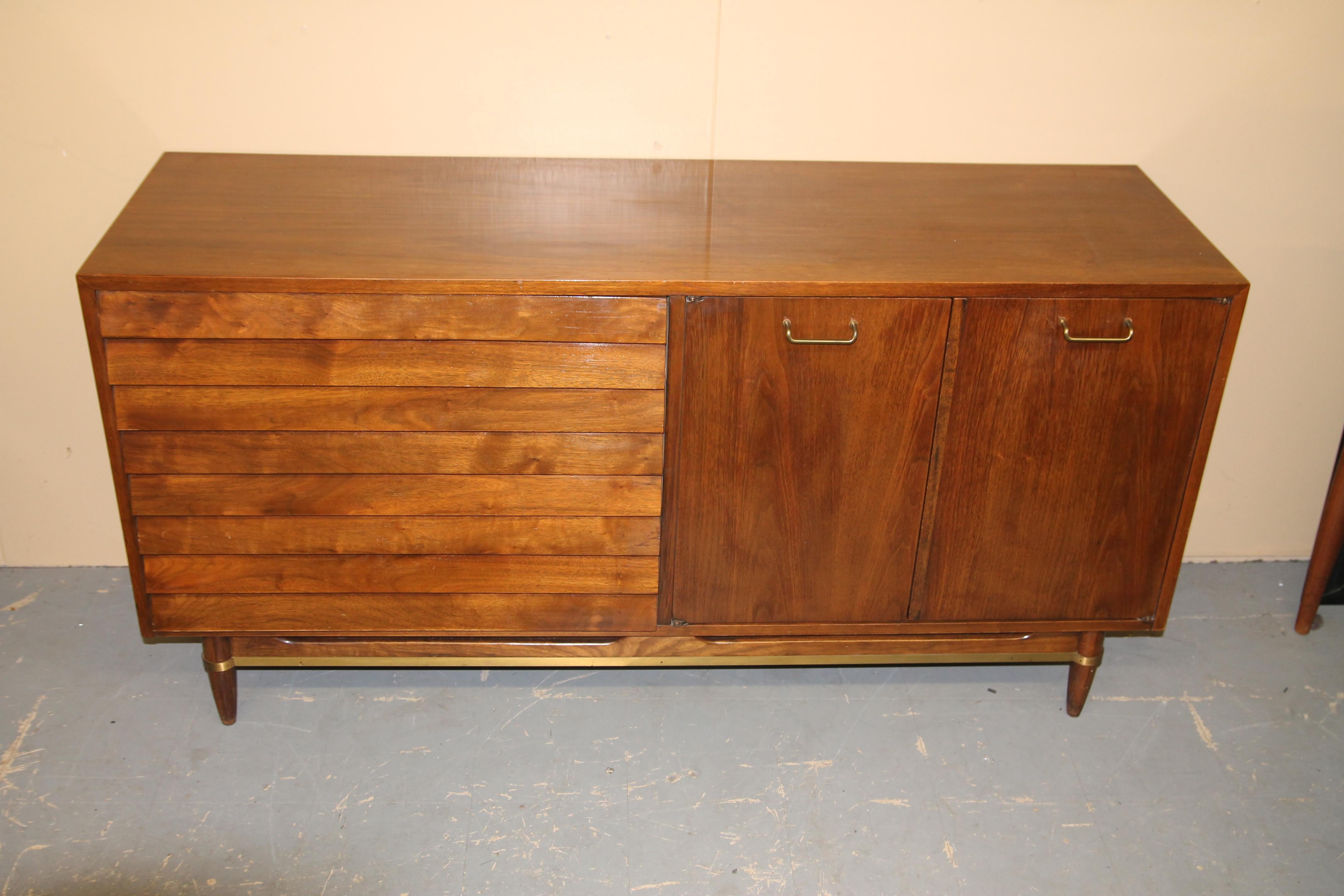 Nice credenza designed by Merton Gershun for American of Martinsville for the Dania collection. Nice walnut finish with great brass accent. Offers ample storage as seen in the photos.