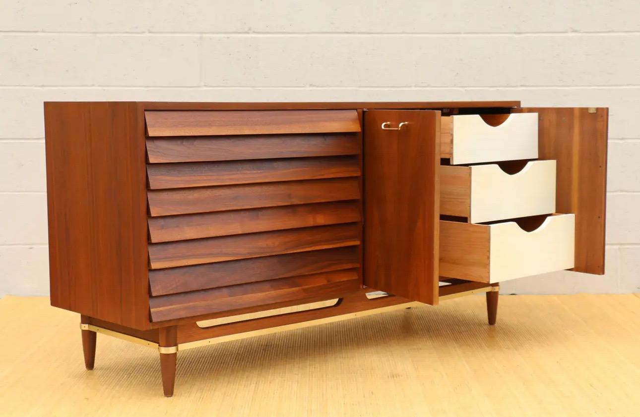 American of Martinsville Credenza From the Dania Collection In Good Condition In North Hollywood, CA