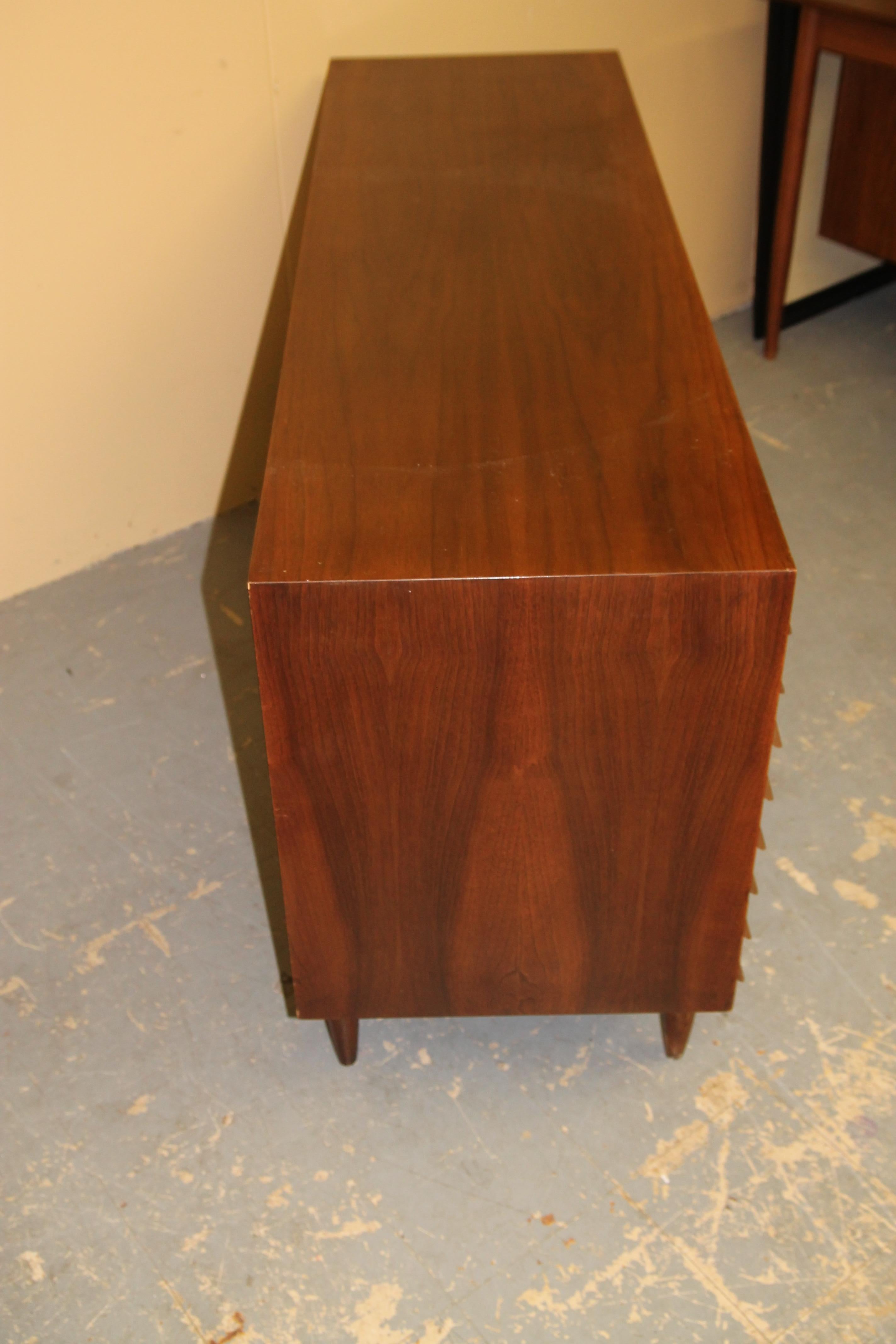 Mid-Century Modern American of Martinsville Credenza from the Dania Collection For Sale