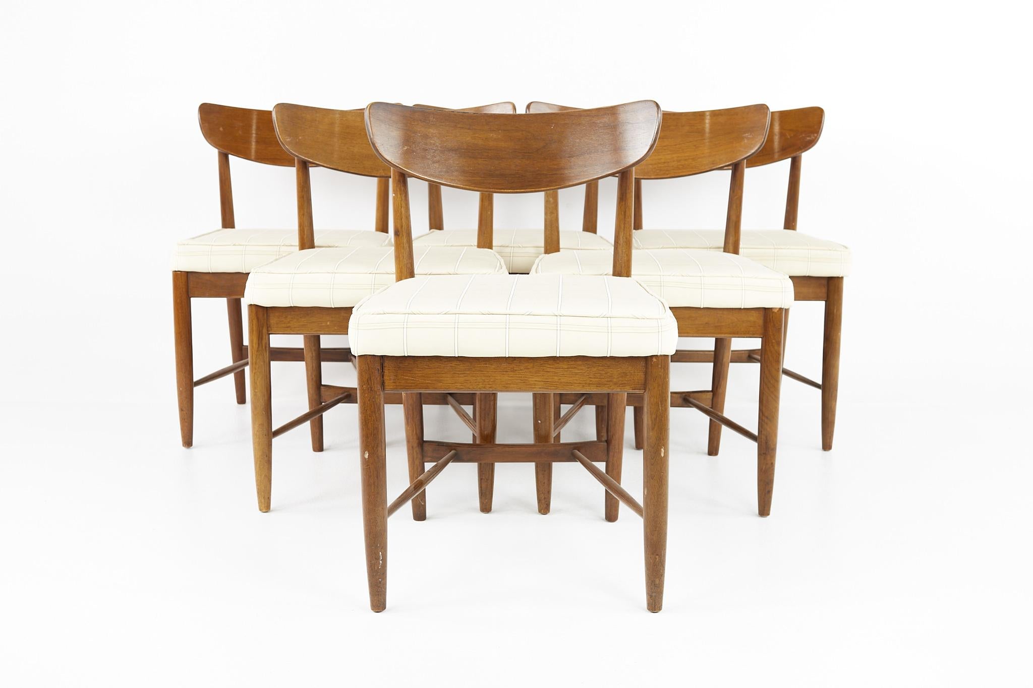 American of Martinsville Dania mid century walnut dining chairs - set of 6

Each of these chairs measure: 21 wide x 20 deep x 32 inches high, with a seat height of 19 inches

?All pieces of furniture can be had in what we call restored vintage