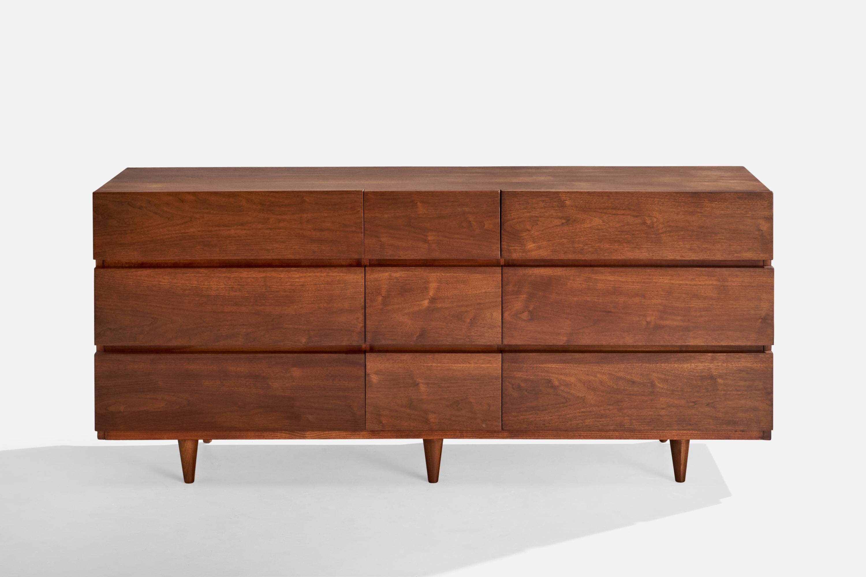Mid-Century Modern American of Martinsville, Dresser, Walnut, USA, 1950s For Sale
