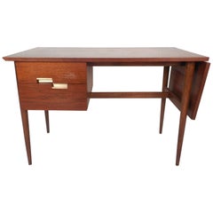 Bureau à feuilles tombantes en noyer American of Martinsville de Merton Gershun