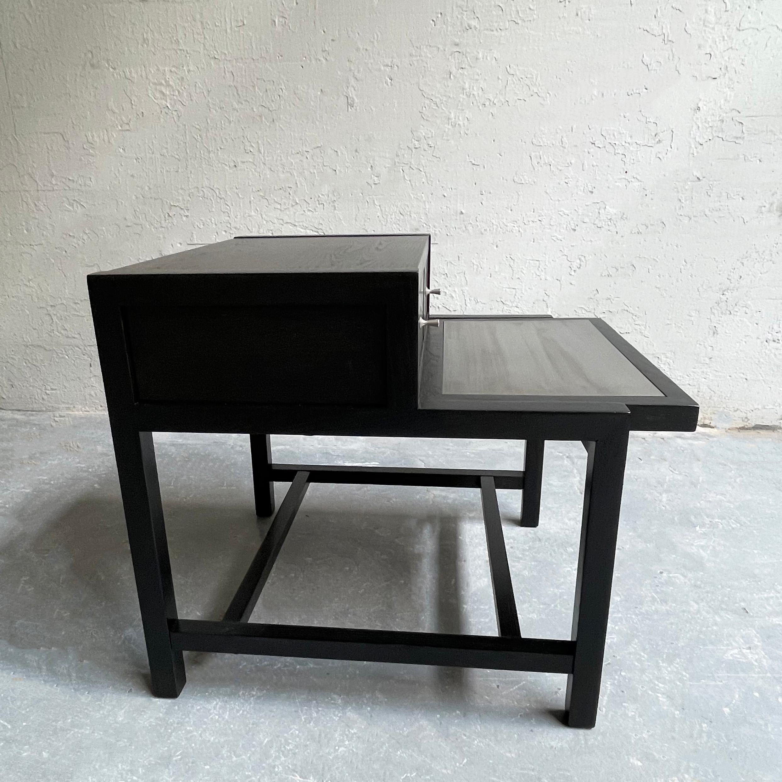 American of Martinsville Ebonized Ash Stepped Side Table In Good Condition For Sale In Brooklyn, NY