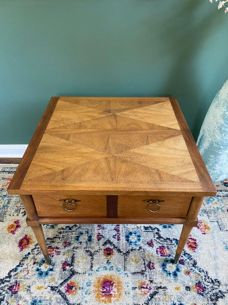 American of Martinsville End Table In Good Condition For Sale In Medina, OH