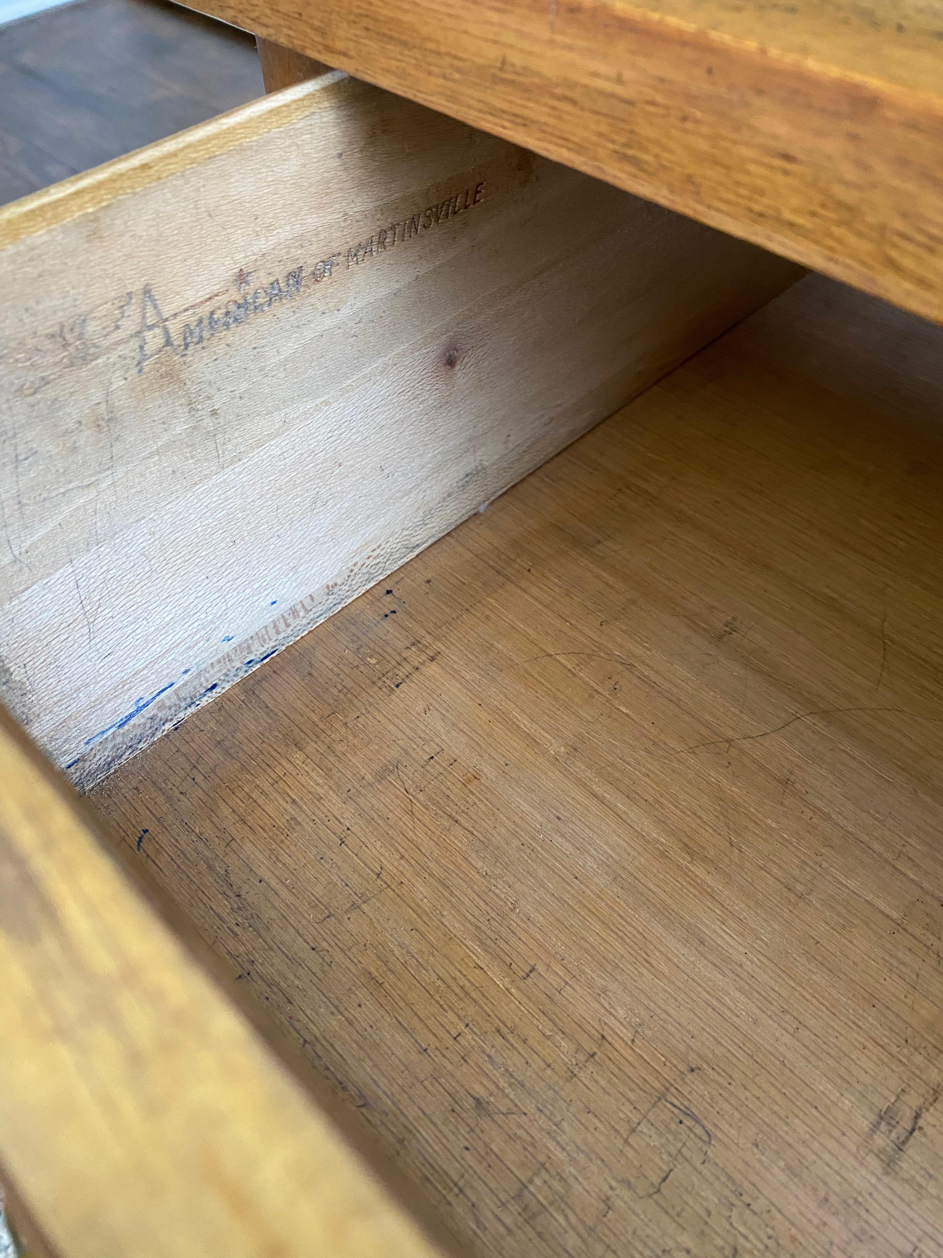 Bois Table d'extrémité American of Martinsville en vente