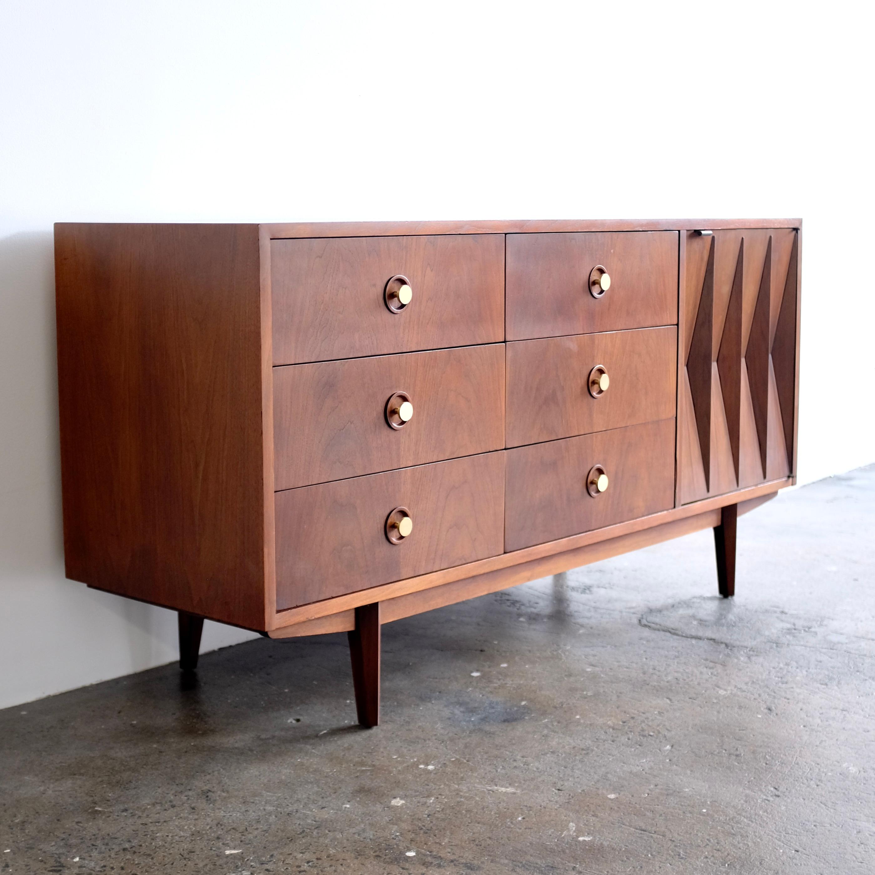 American of Martinsville Harlequin Dresser Designed by Merton Gershun In Good Condition In West Roxbury, MA