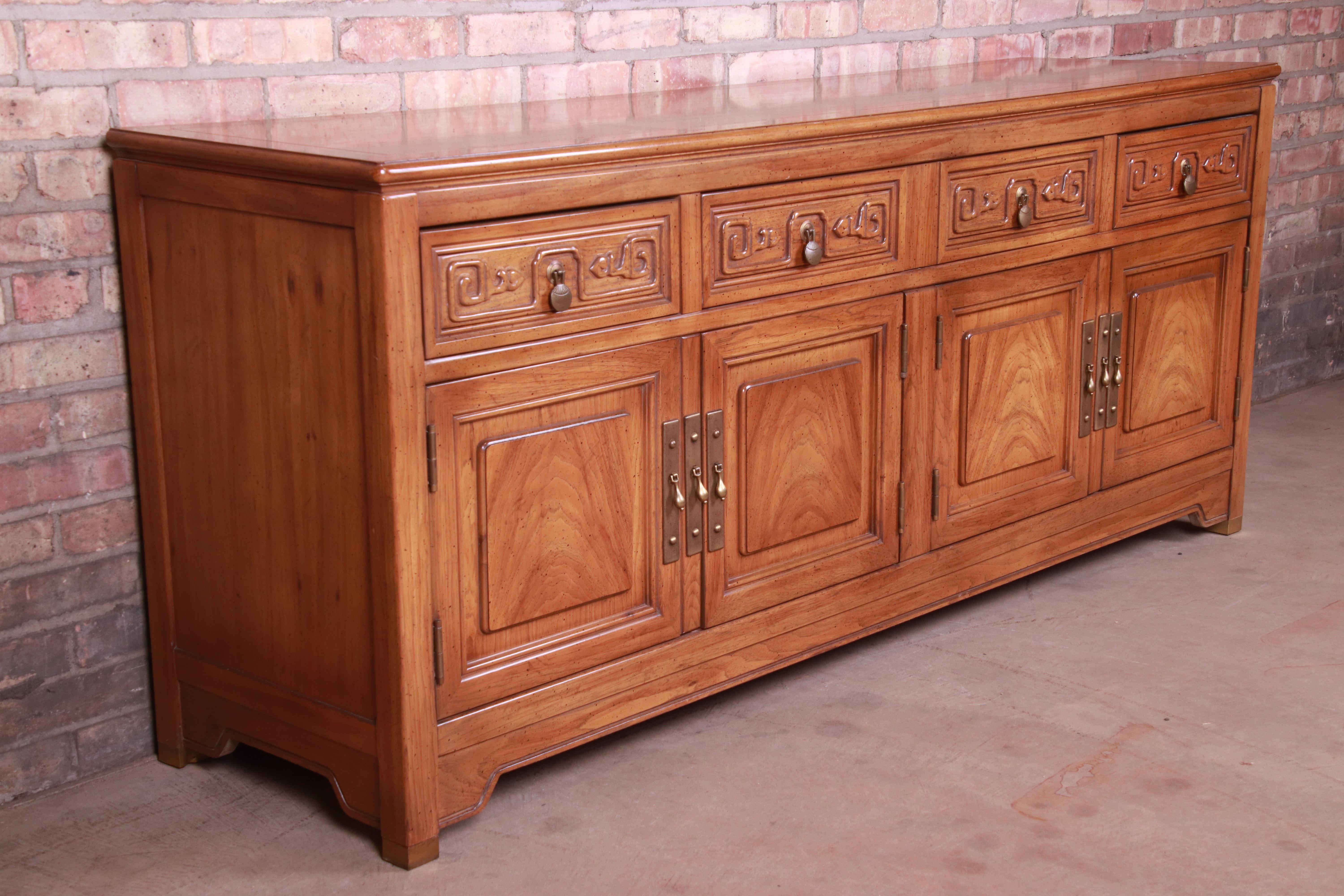 American of Martinsville Hollywood Regency Chinoiserie Walnut Sideboard Credenza In Good Condition In South Bend, IN