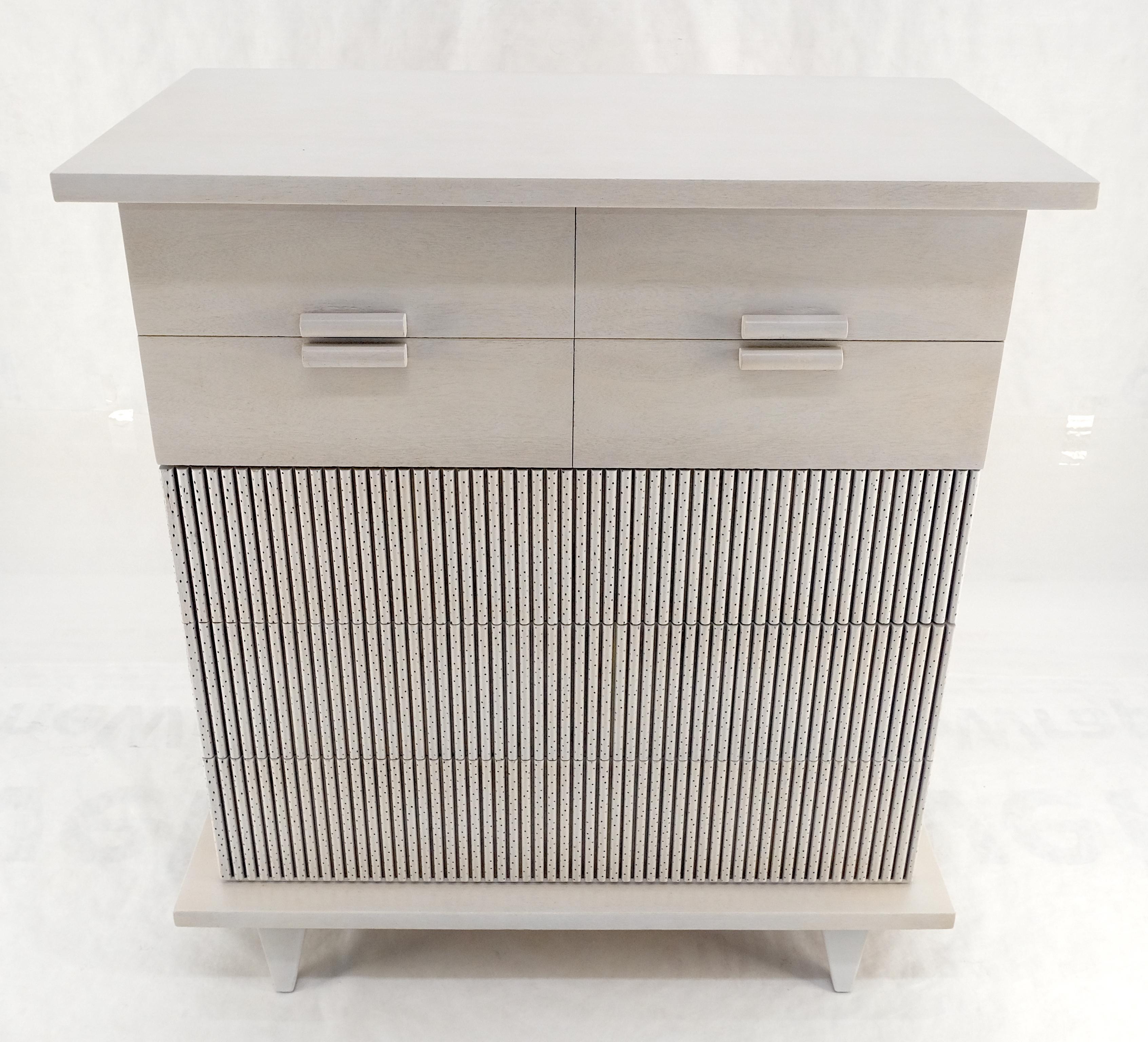 American of Martinsville Light Grey 5 Schubladen Mid Century Modern Dresser MINT! (amerikanisch) im Angebot