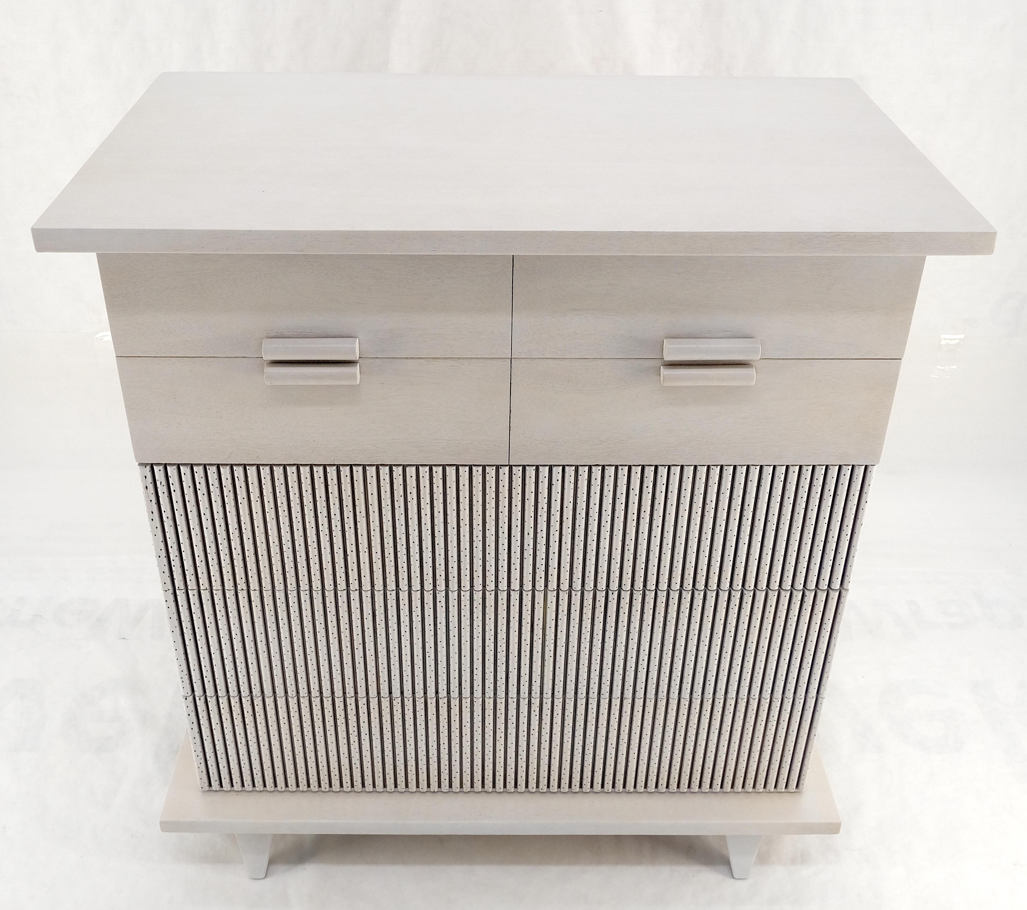 American of Martinsville Light Grey 5 Schubladen Mid Century Modern Dresser MINT! (Gemalt) im Angebot
