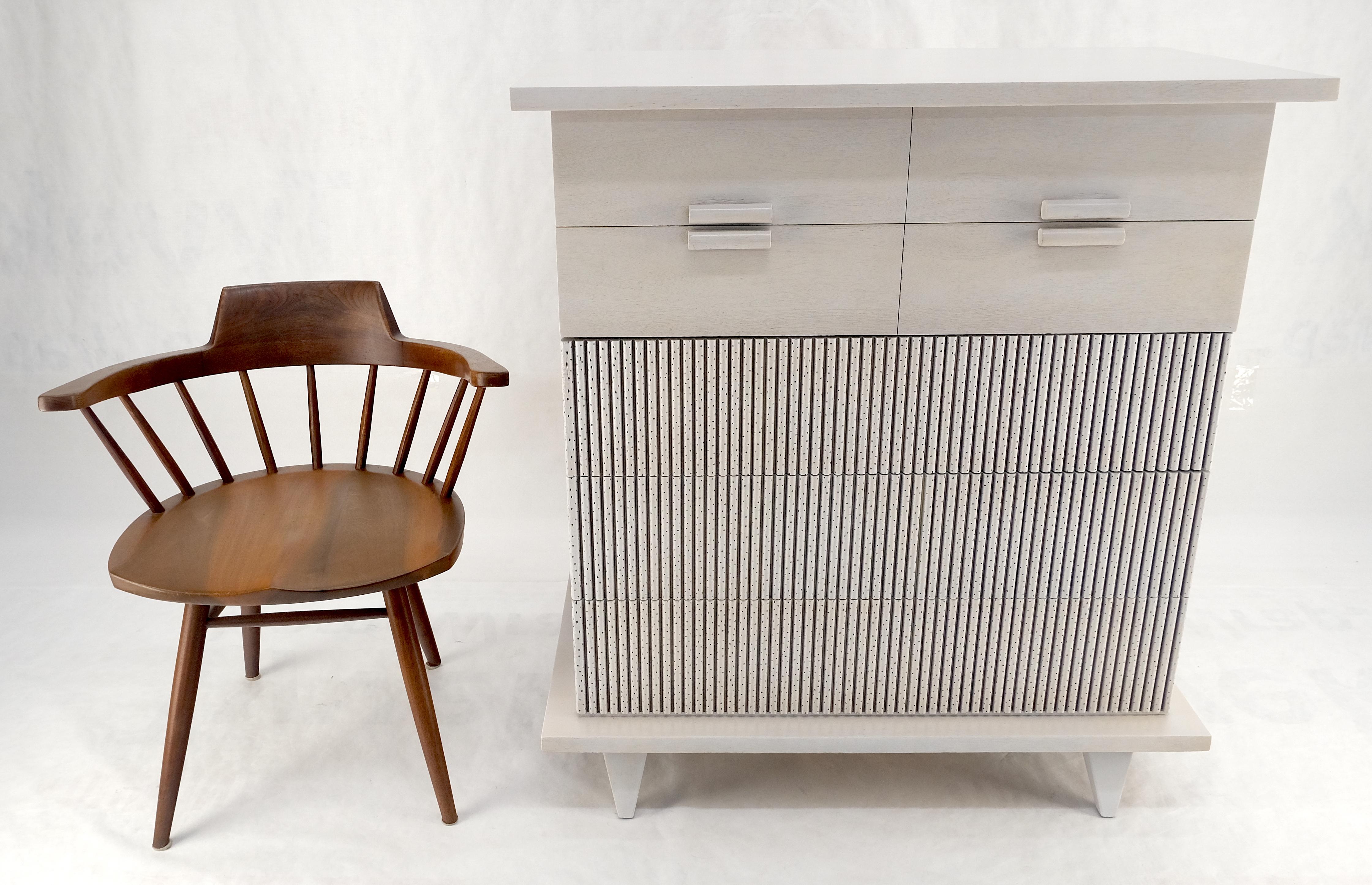 American of Martinsville Light Grey 5 Schubladen Mid Century Modern Dresser MINT! (20. Jahrhundert) im Angebot