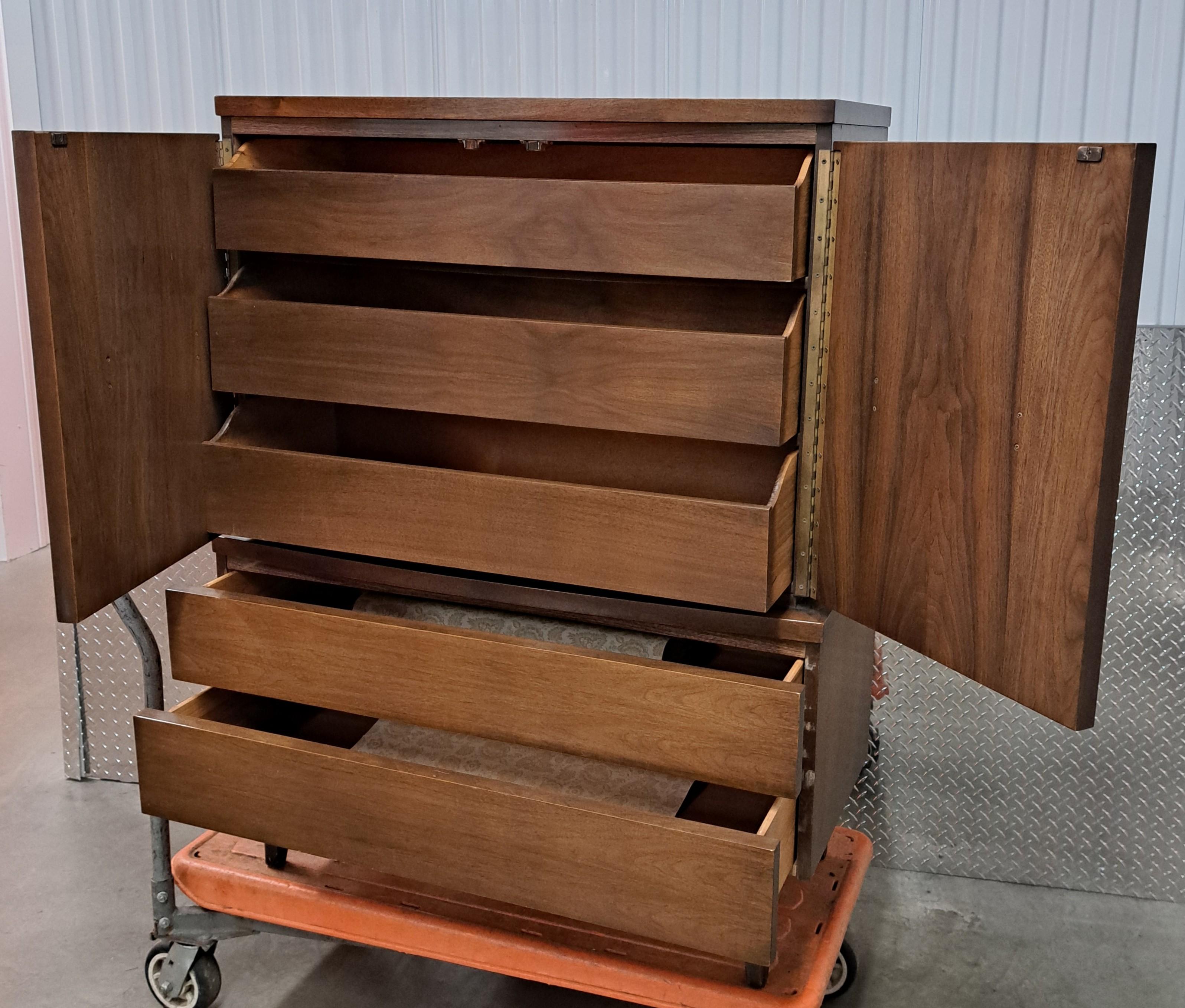 Mid-Century moderno American of Martinsville: cassettone MCM con frontale con motivo a diamante in vendita