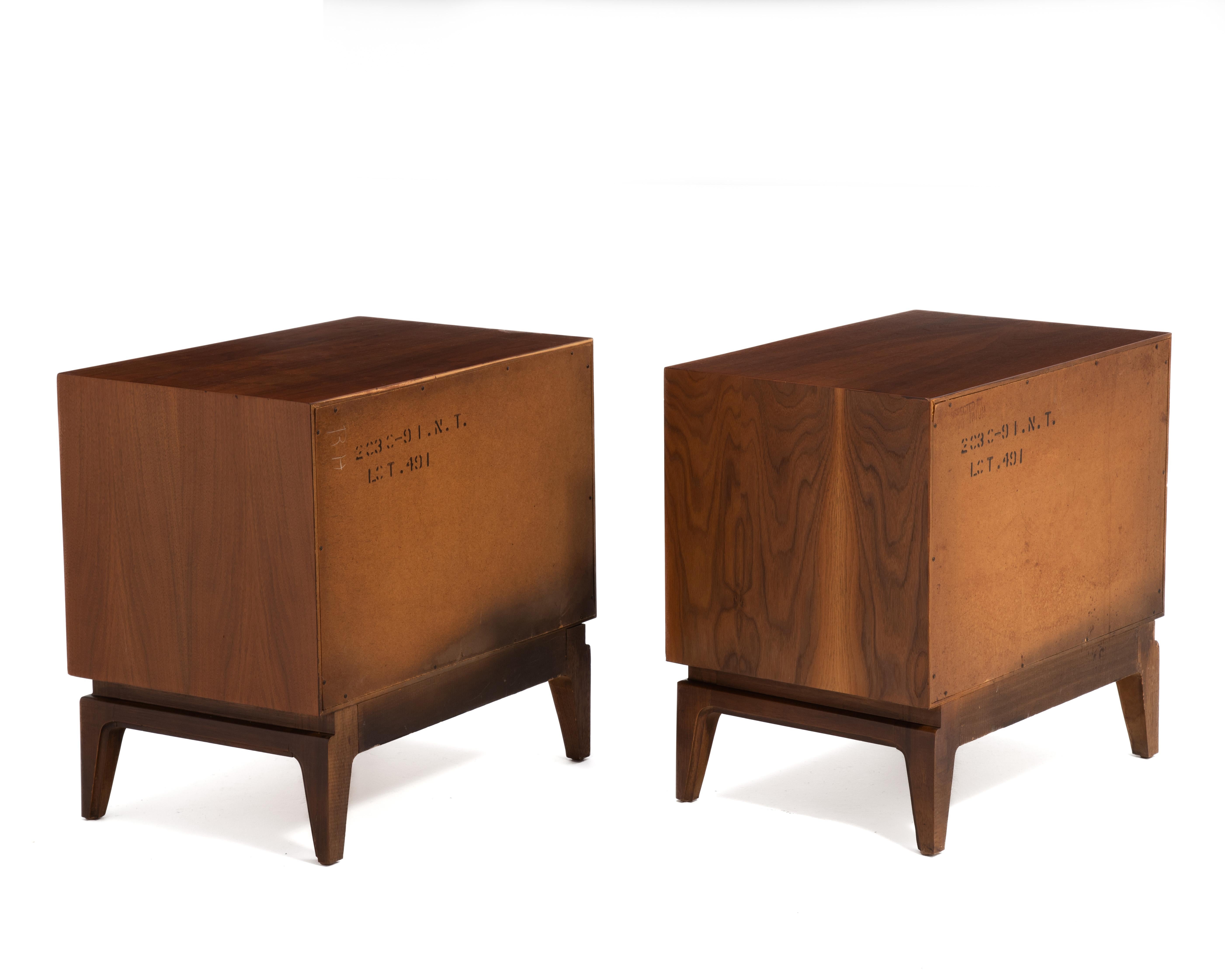 Mid-Century moderno American of Martinsville Merton Gershun Criss Cross X Design Comodini a Coppia in vendita