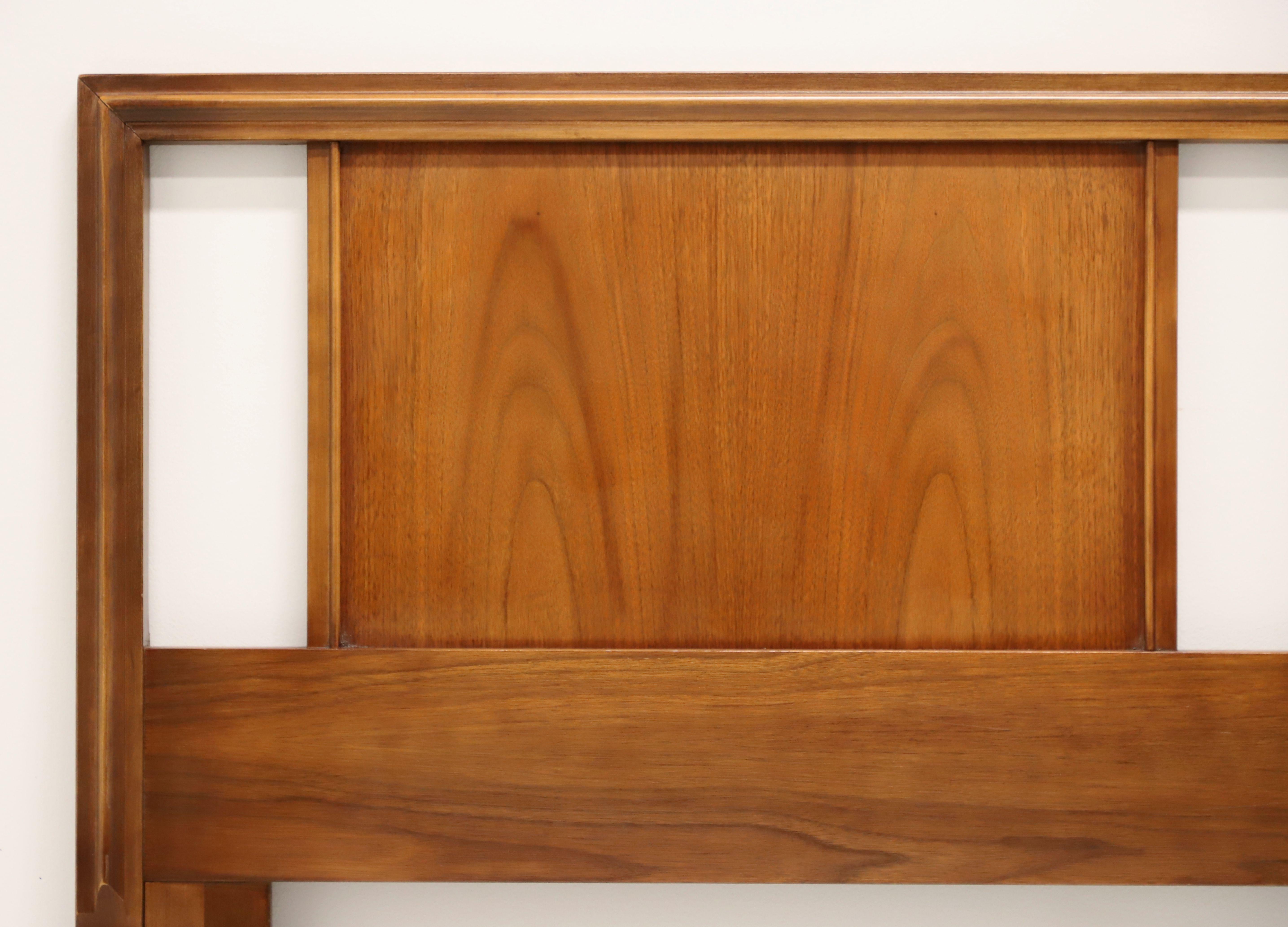 A Mid 20th Century Modern queen size panel headboard by American of Martinsville. Walnut with a lighter color finish, two carved square panels, and a square carved top rail. Made in Martinsville, Virginia, USA, in the mid 20th Century. 

Style #: 