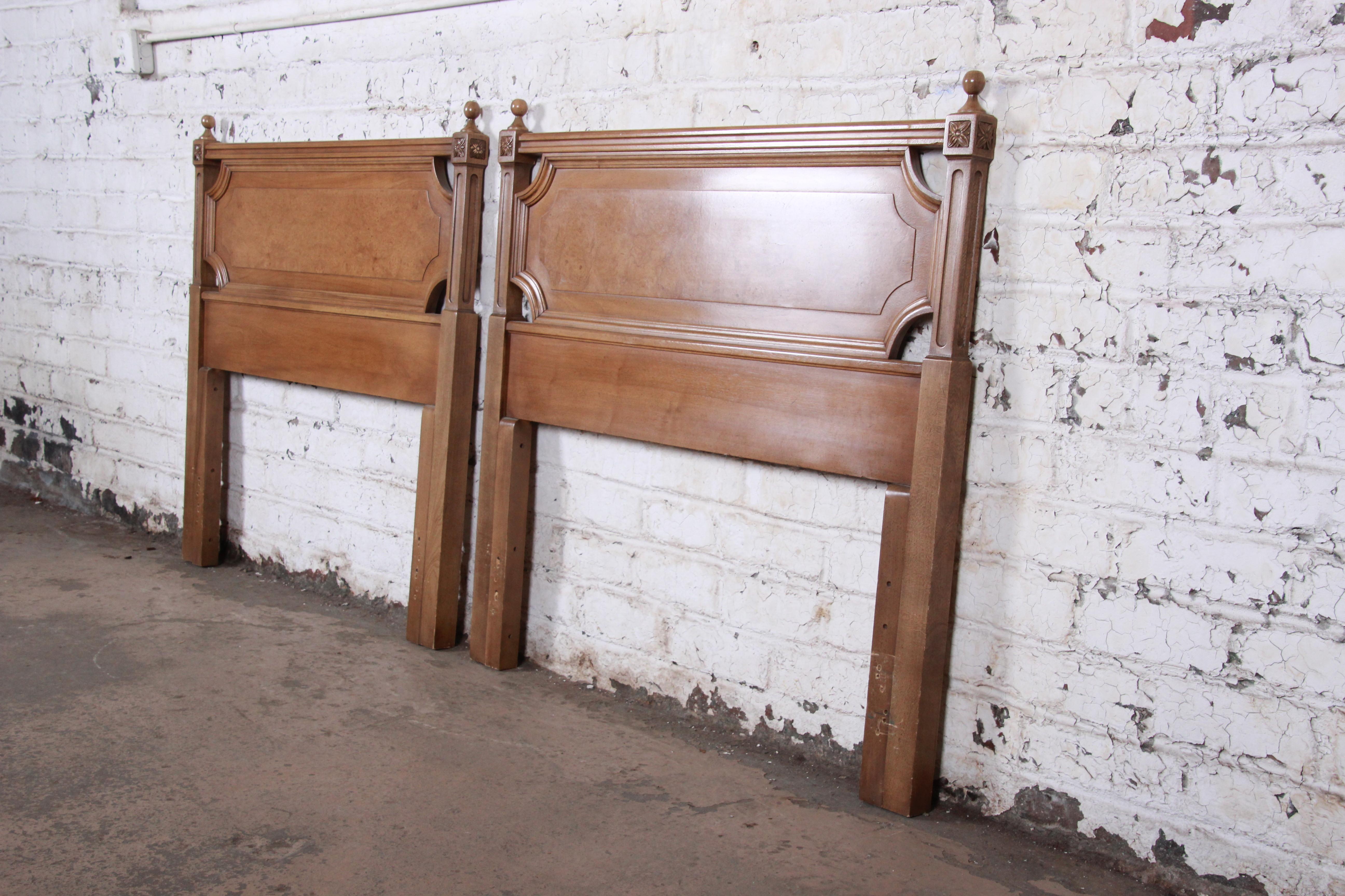 A beautiful pair of Mid-Century Modern Hollywood Regency twin size headboards

By American of Martinsville

USA, 1960s

Cherry and burl wood

Measures: 42