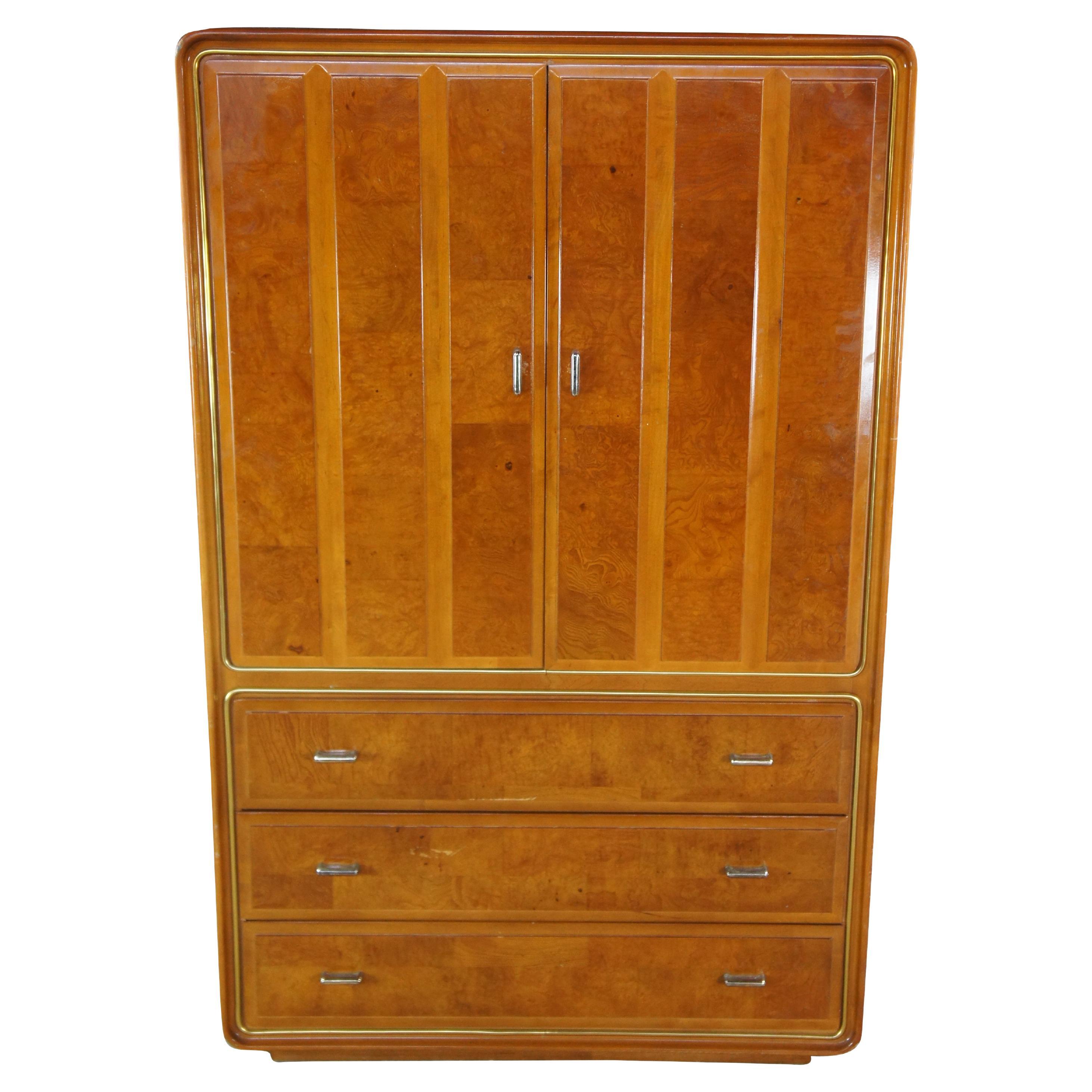 Armoire vintage American of Martinsville MCM en frêne et ronce, circa 1960.  Un mélange amusant de style Mid Century et Art déco.  Les portes doubles surmontent trois tiroirs inférieurs à queue d'aronde.  S'ouvre sur un compartiment intérieur avec