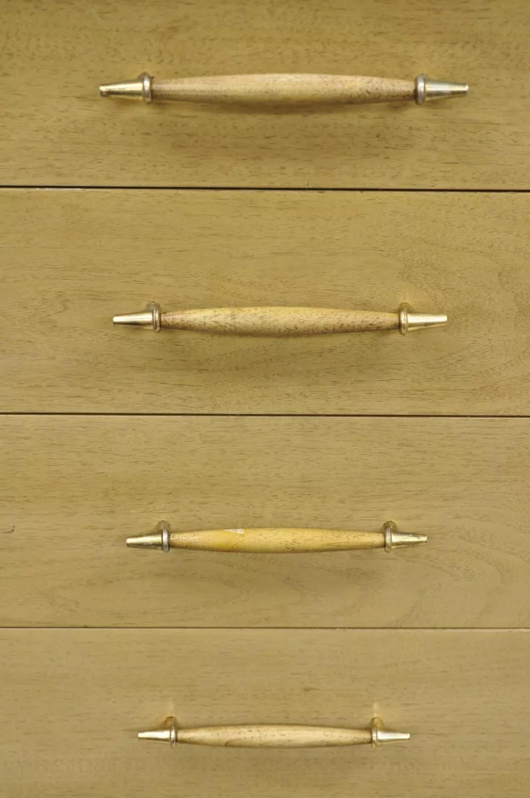 American of Martinsville Mid Century Modern Blonde Holztruhe auf Kommode, Mid-Century Modern im Zustand „Gut“ in Philadelphia, PA